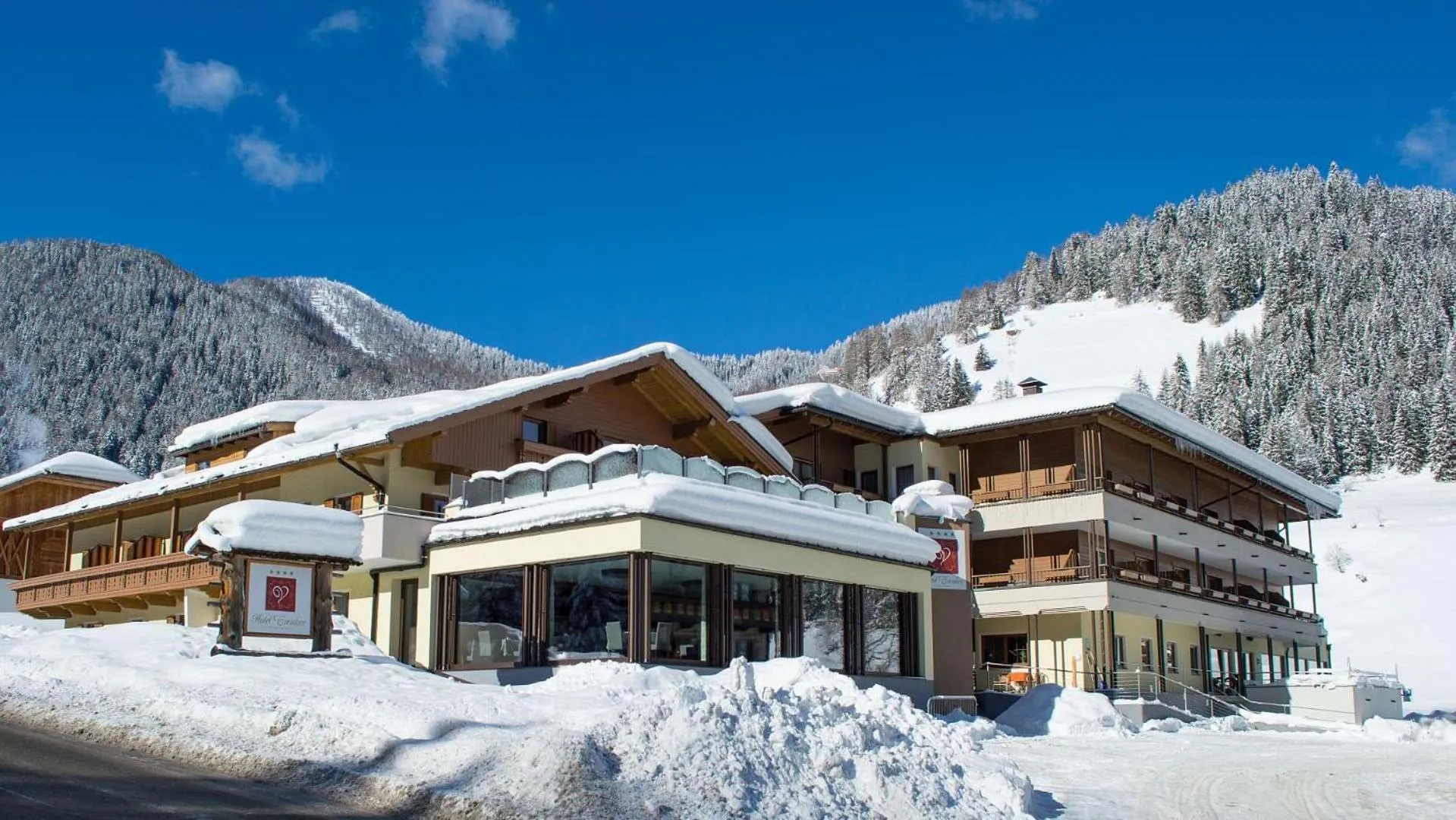 Facade/entrance in Hotel Trenker