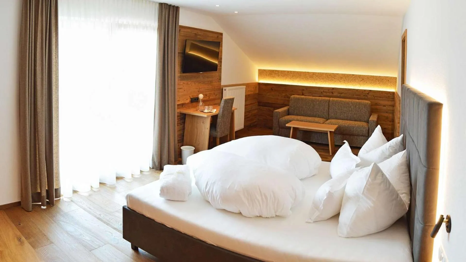 Seating area, Bed in Hotel Trenker