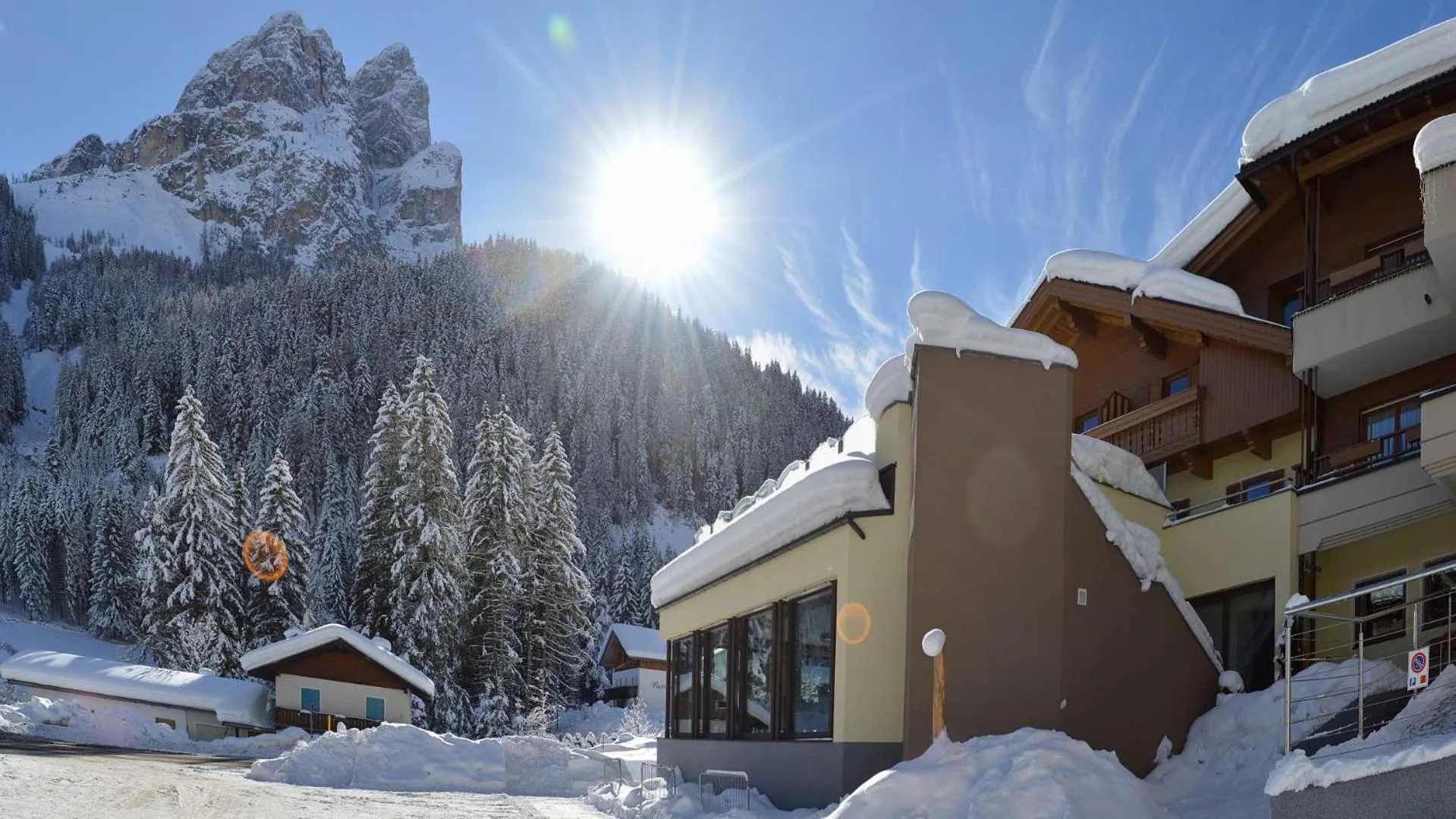 Facade/entrance in Hotel Trenker