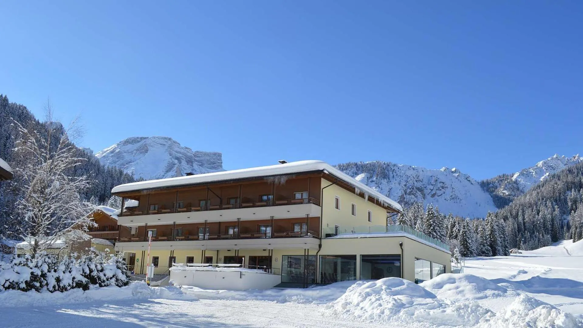 Facade/entrance in Hotel Trenker