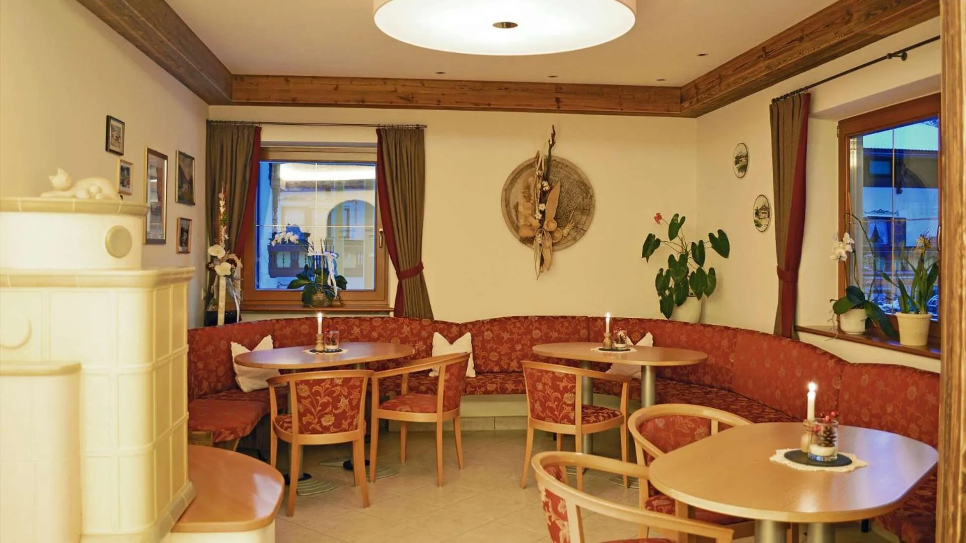 Lounge or bar in Hotel Trenker