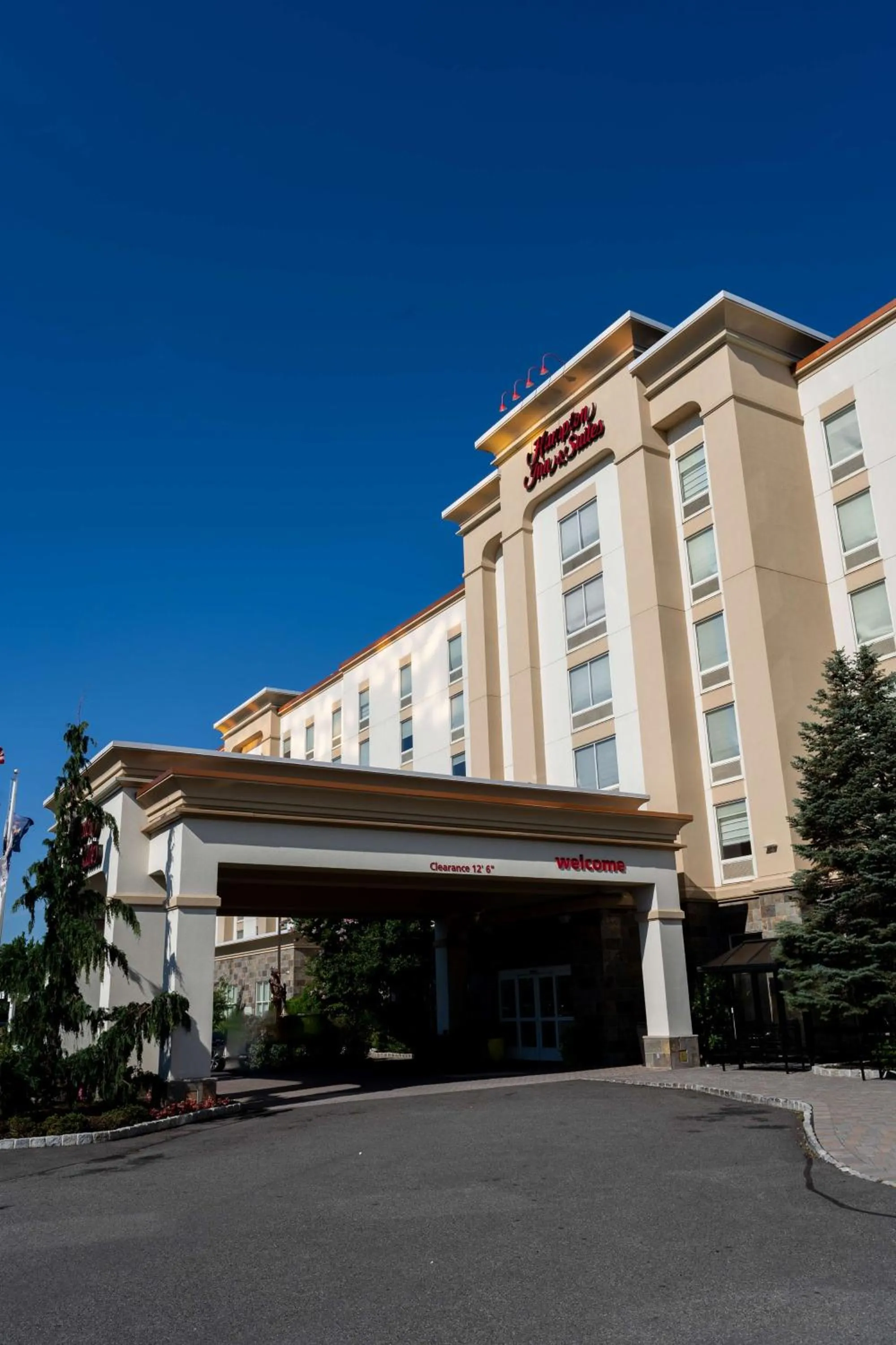 Property building in Hampton Inn & Suites Staten Island