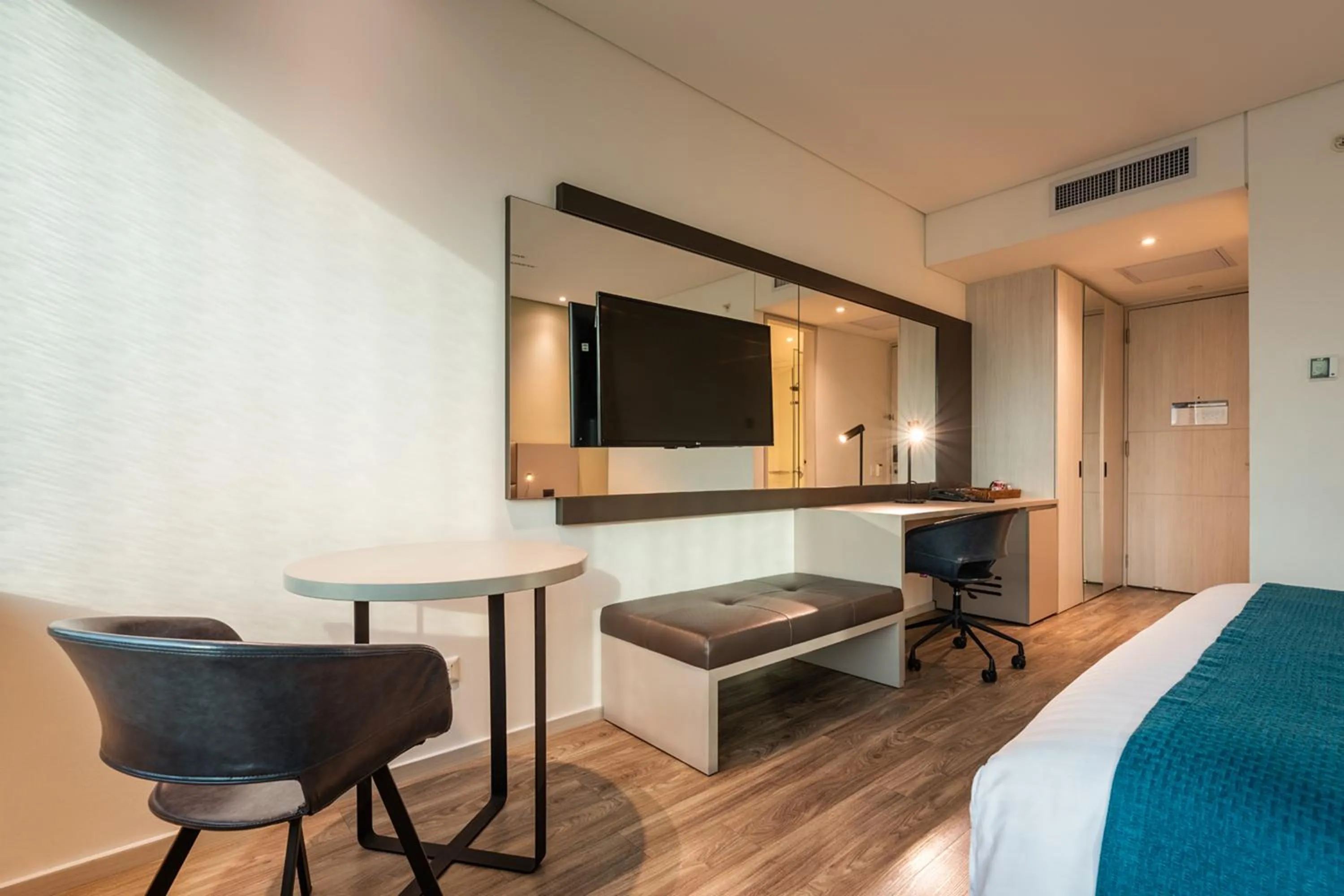 TV and multimedia, Bed in Hotel Estelar Square