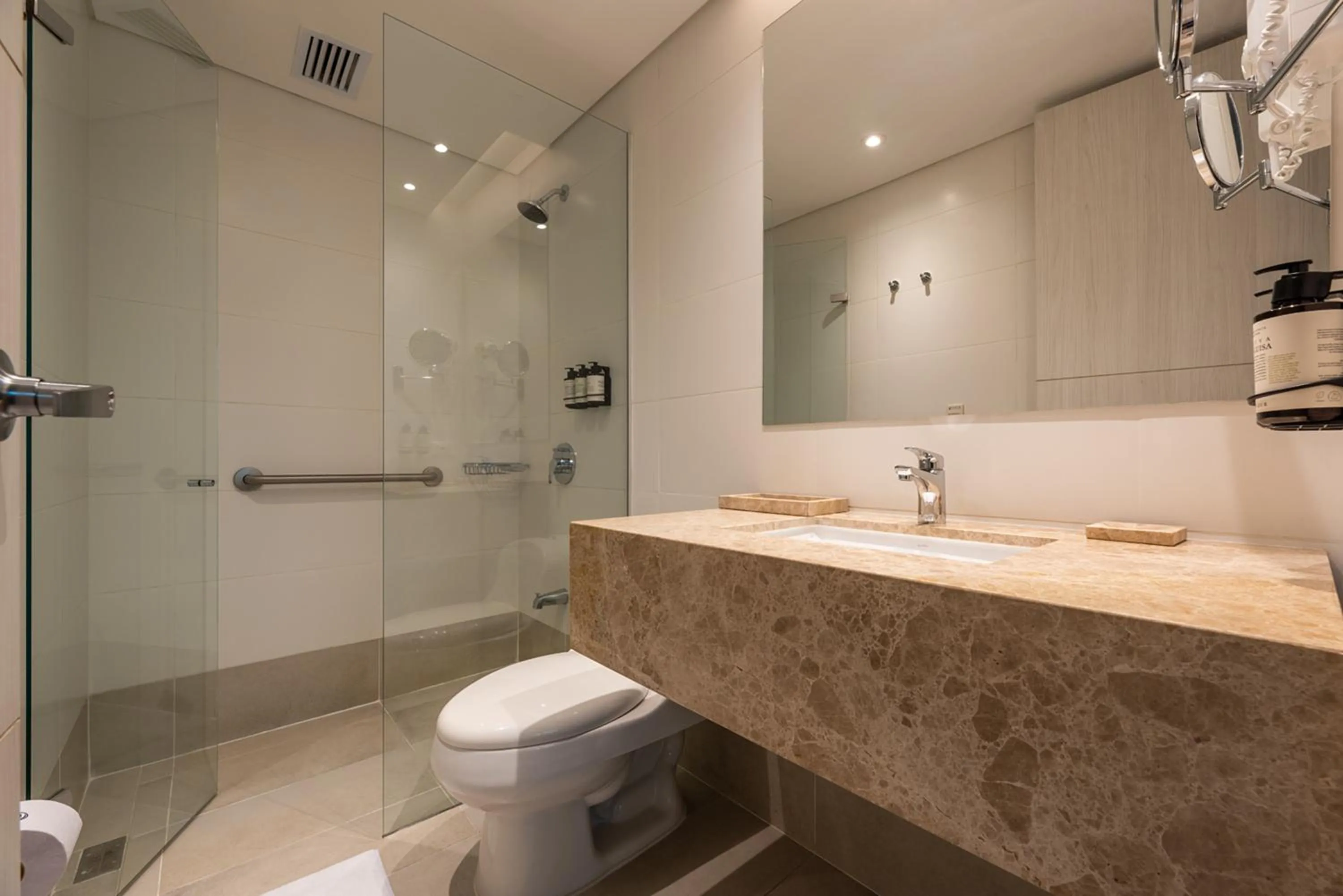 Bathroom in Hotel Estelar Square