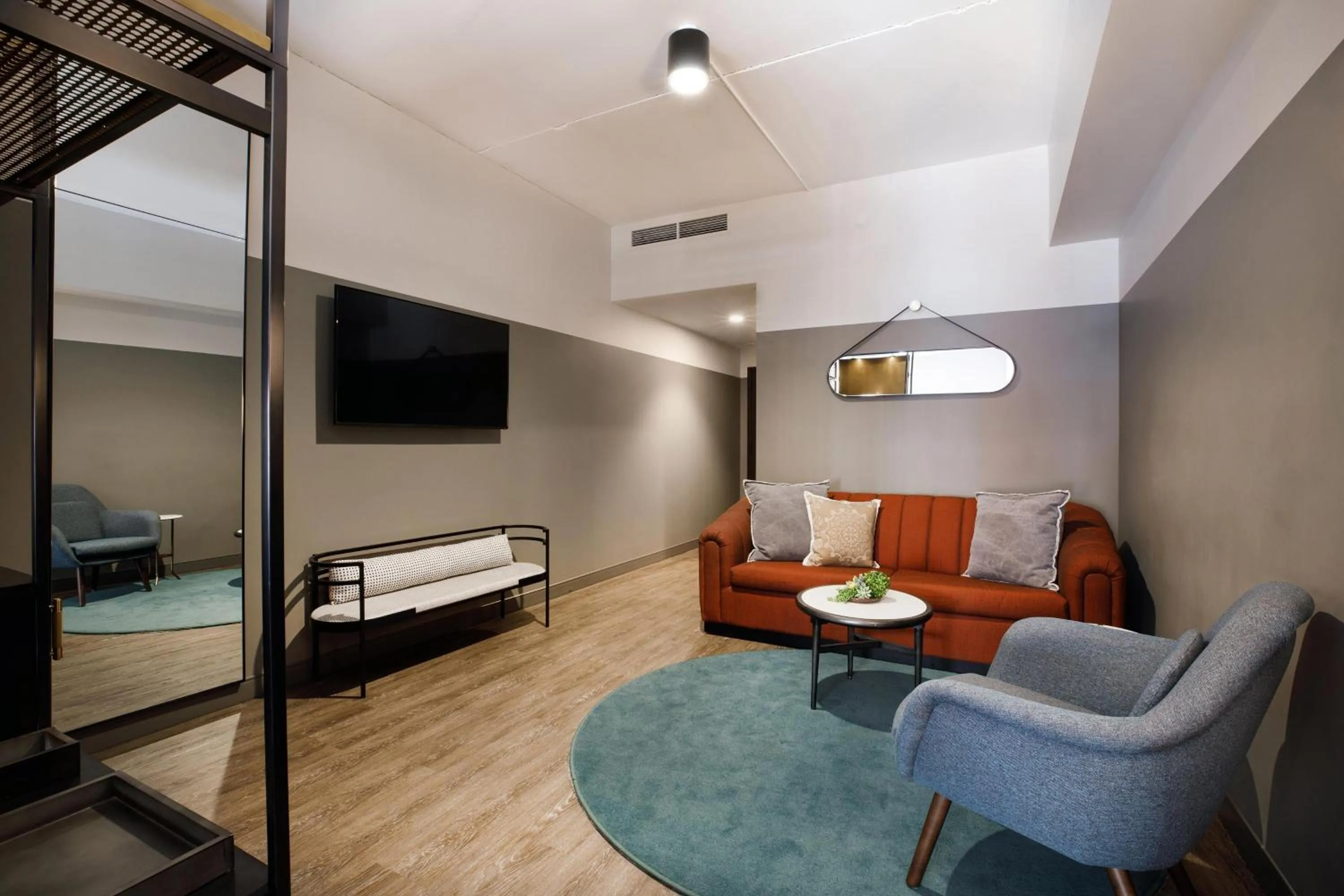 Photo of the whole room in Cyrus Hotel, Topeka, a Tribute Portfolio Hotel