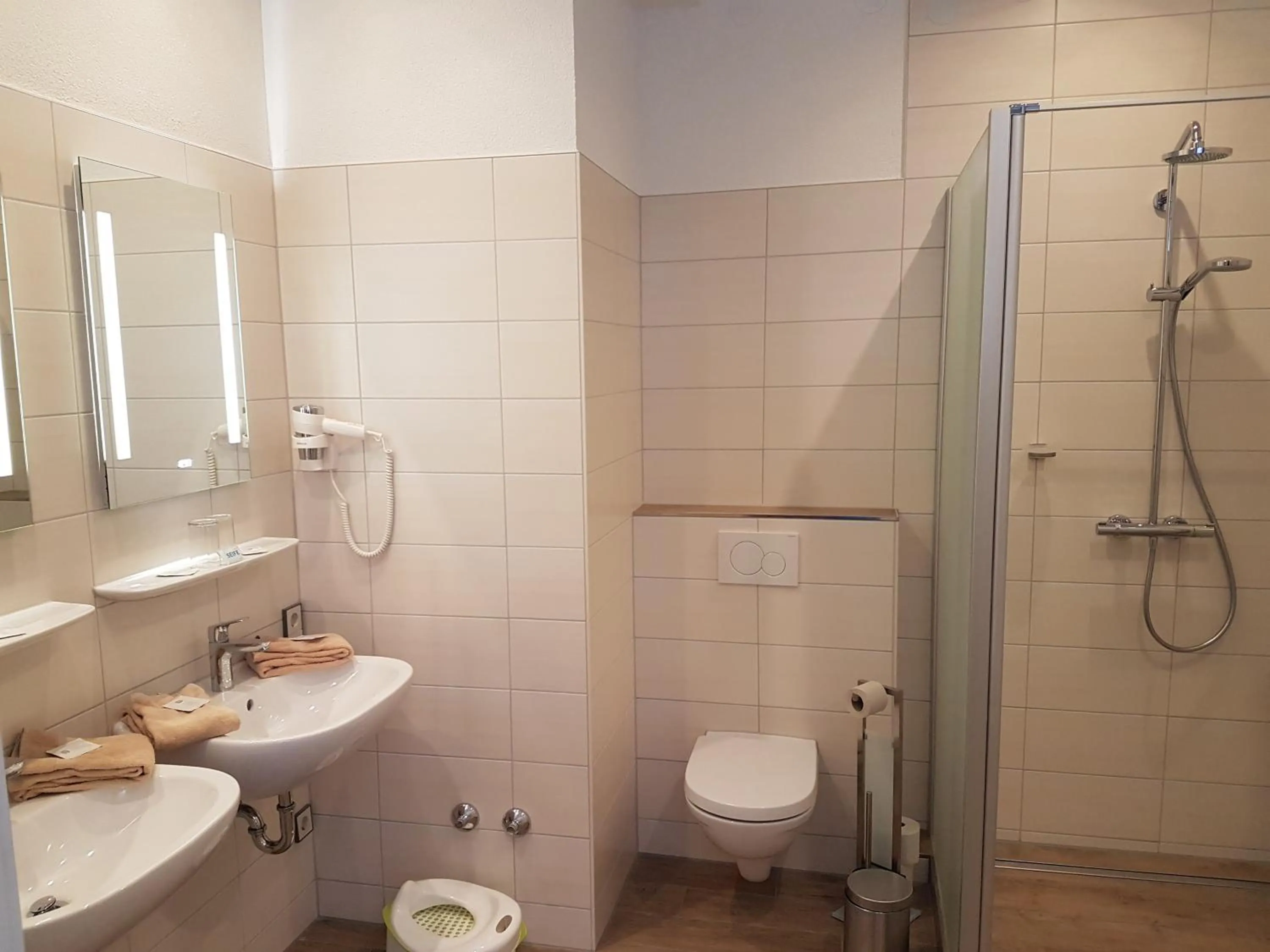 Shower in Hotel Restaurant Ketterer am Kurgarten