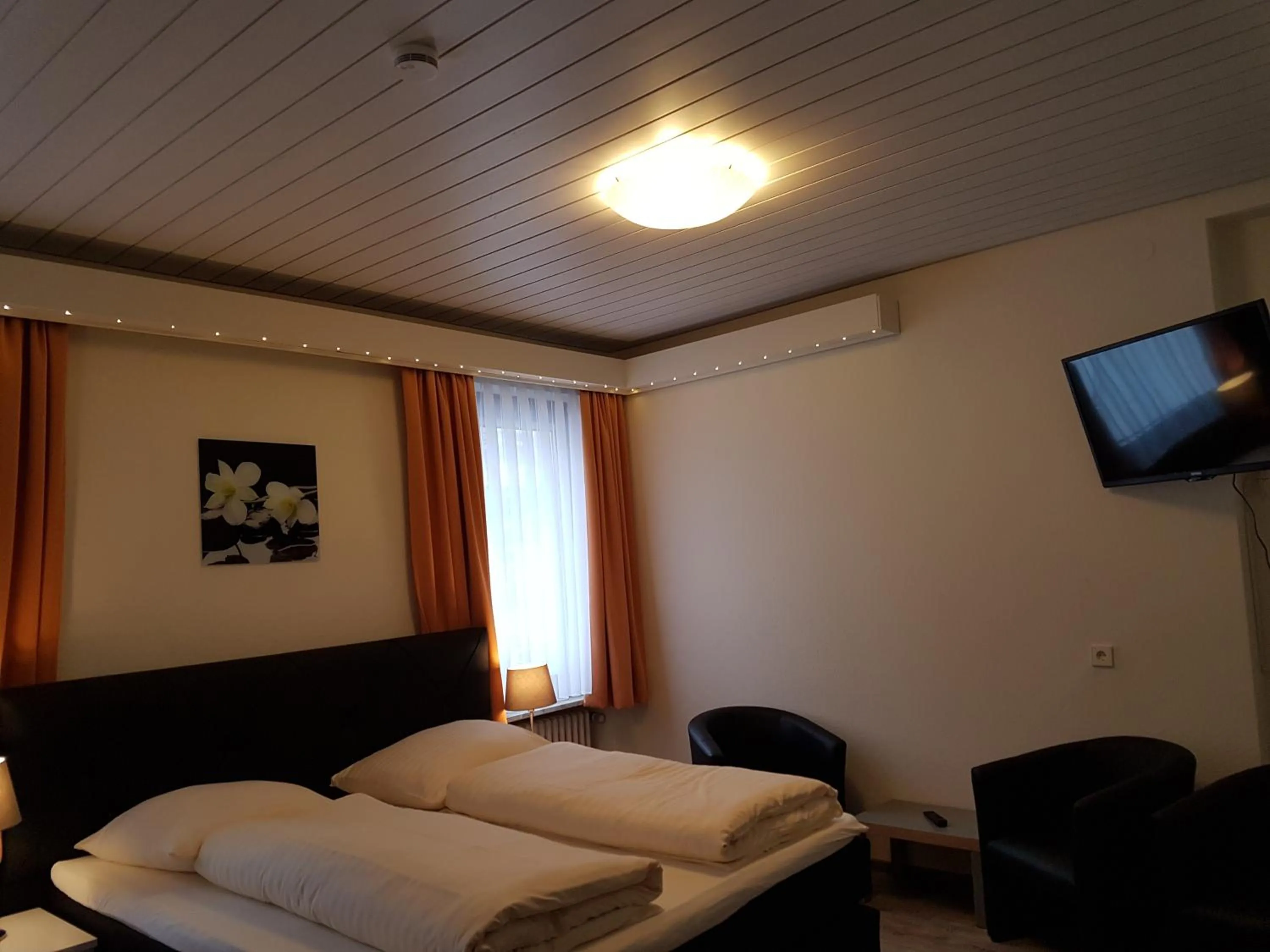 Photo of the whole room, Bed in Hotel Restaurant Ketterer am Kurgarten