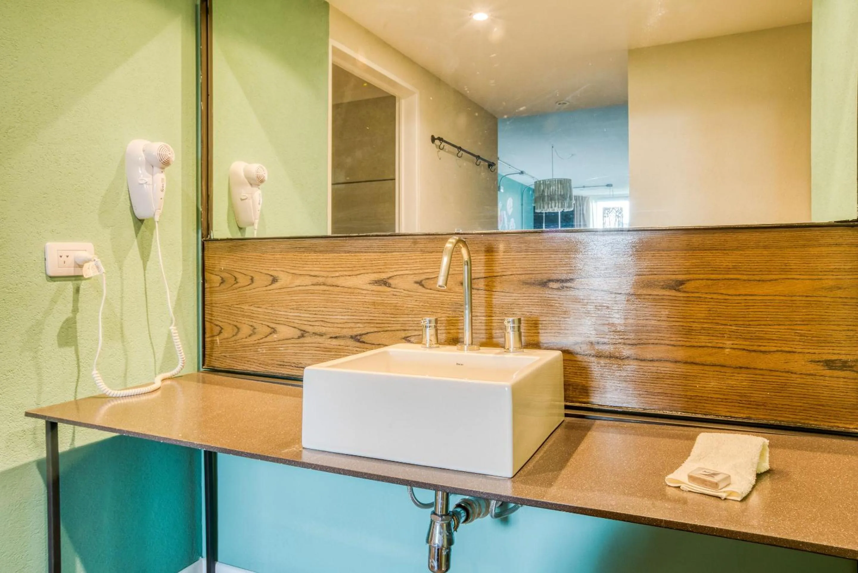 Shower in Socialtel Palermo