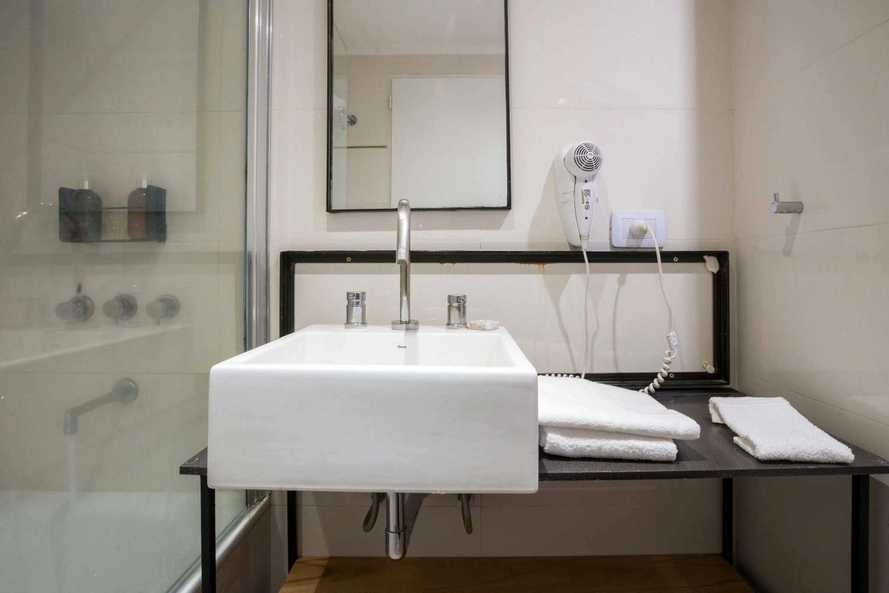 Bathroom in Socialtel Palermo