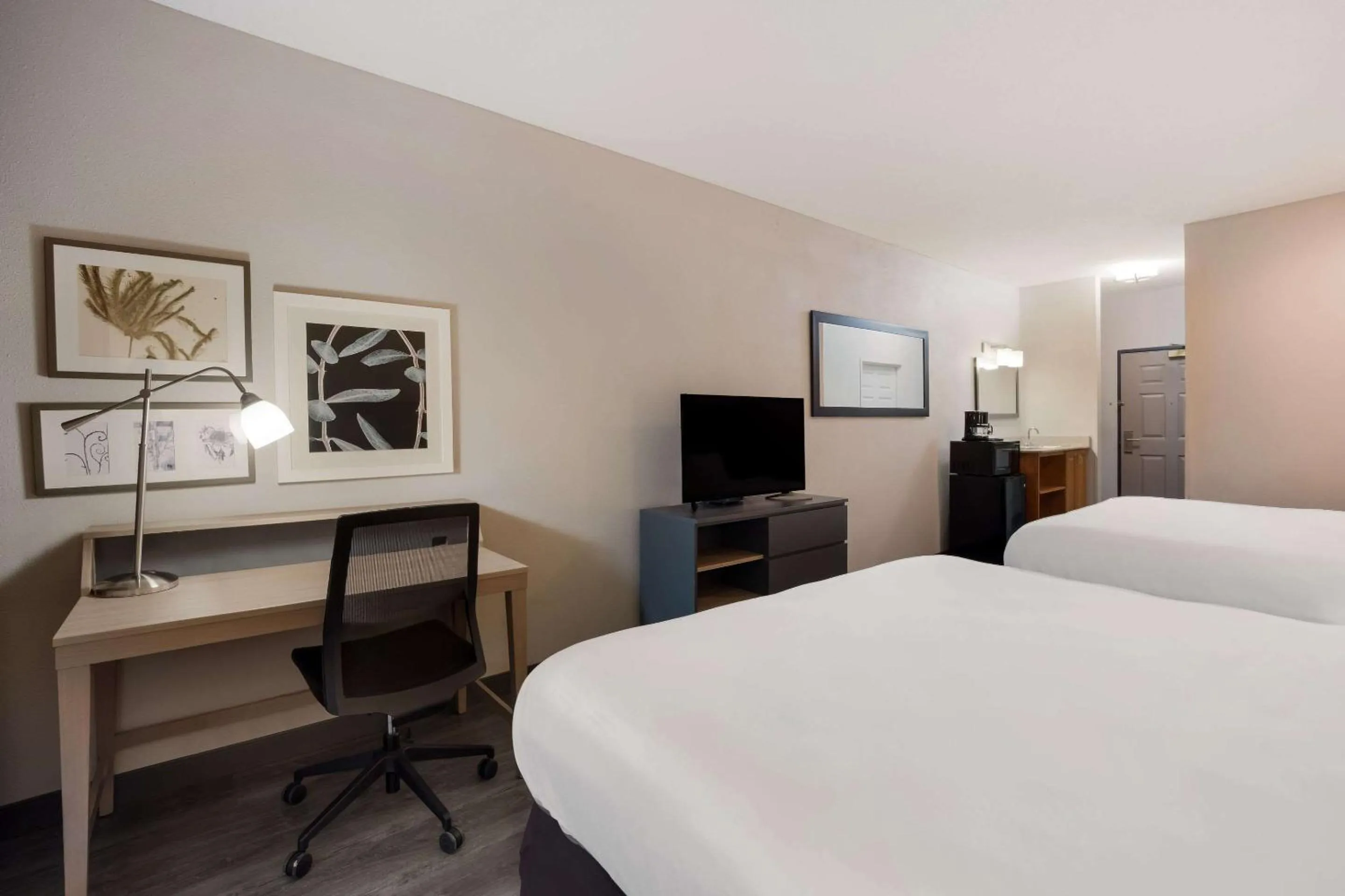 Bedroom, Bed in Country Inn & Suites by Radisson, Augusta at I-20, GA