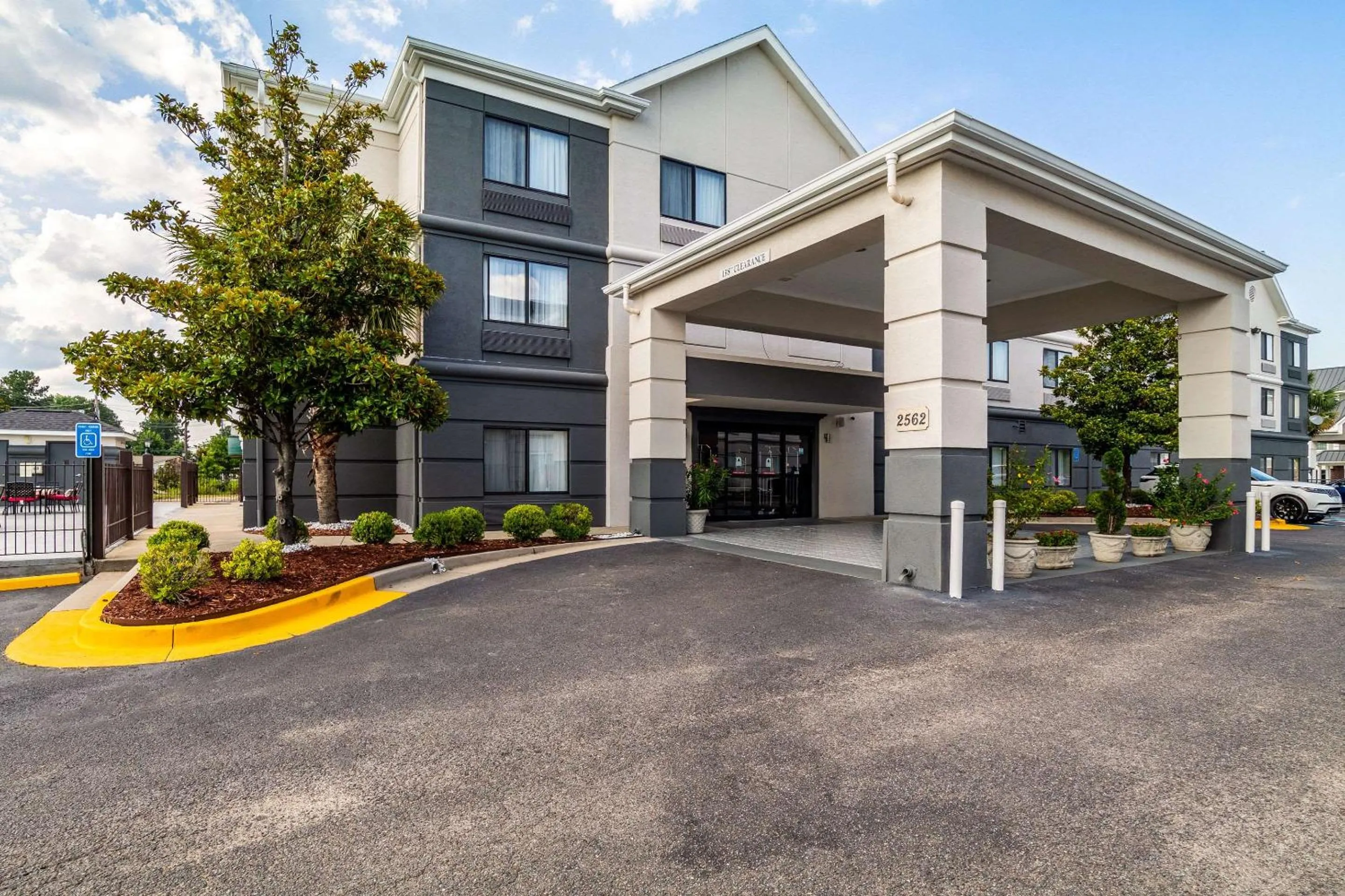 Property building in Quality Inn & Suites Augusta I-20