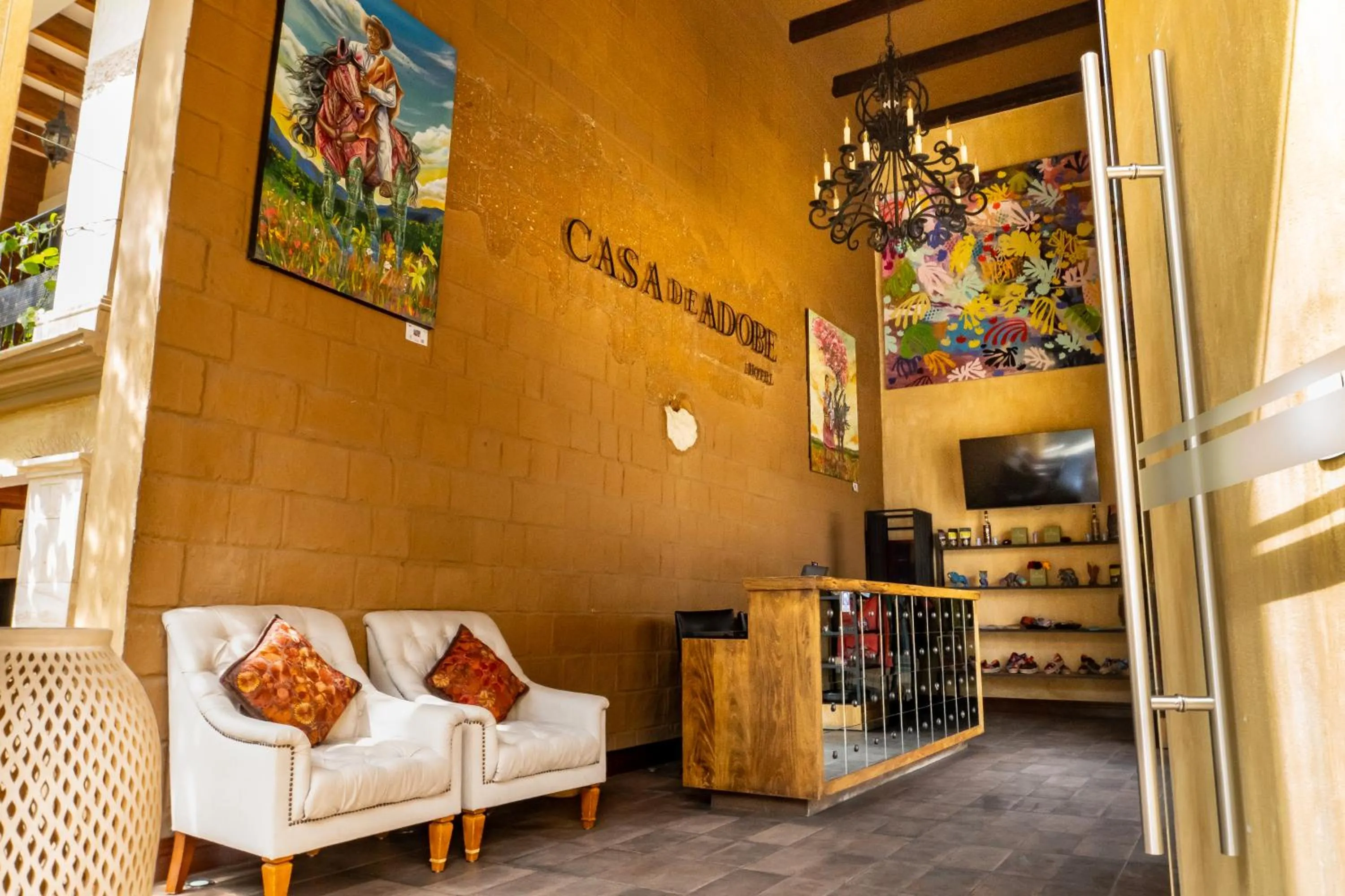 Lobby or reception in Casa de Adobe Gallery & Luxury Boutique