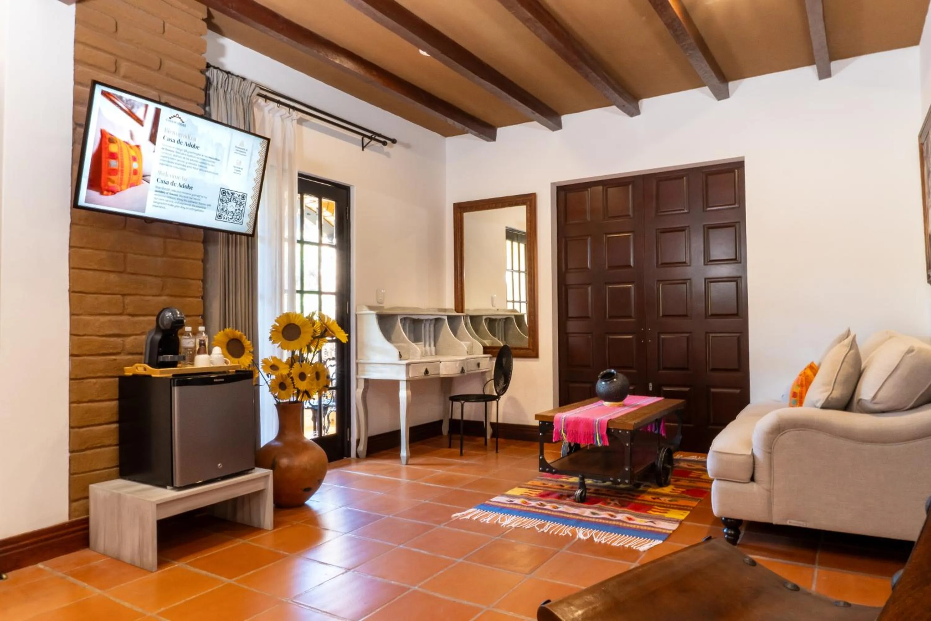 Coffee/tea facilities in Casa de Adobe Gallery & Luxury Boutique