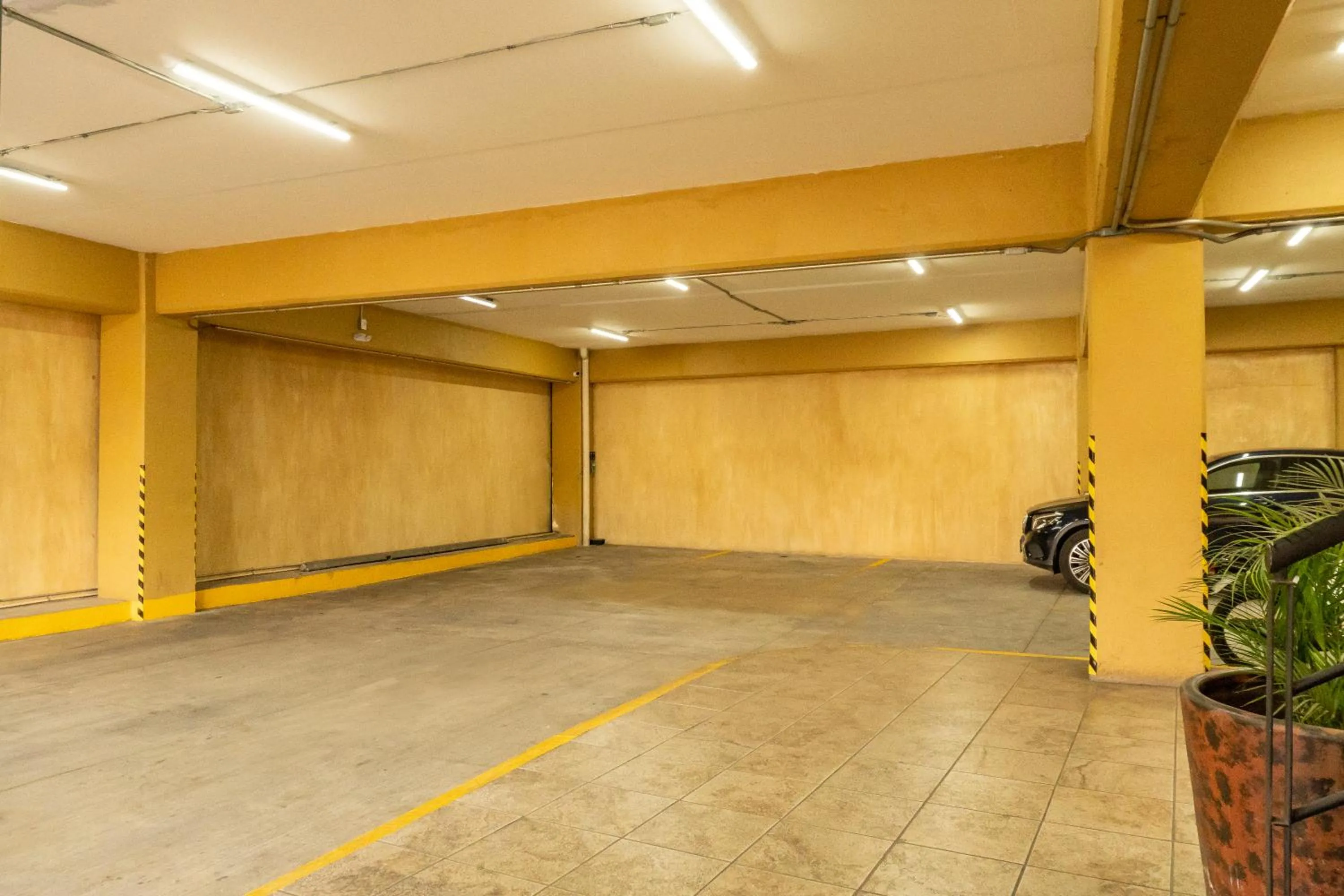 Parking in Casa de Adobe Gallery & Luxury Boutique