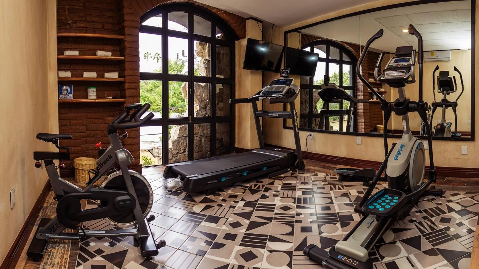Fitness centre/facilities in Casa de Adobe Gallery & Luxury Boutique