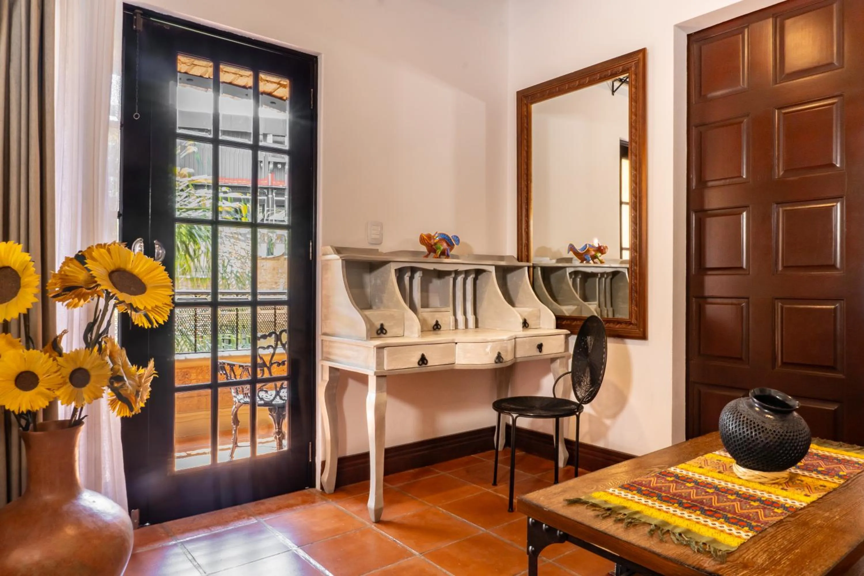 Decorative detail in Casa de Adobe Gallery & Luxury Boutique