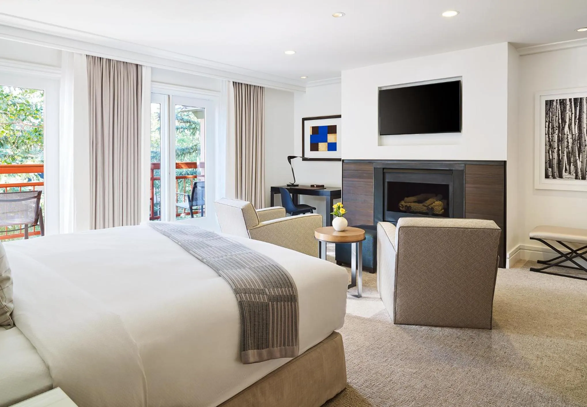 Bedroom, Bed in The Little Nell