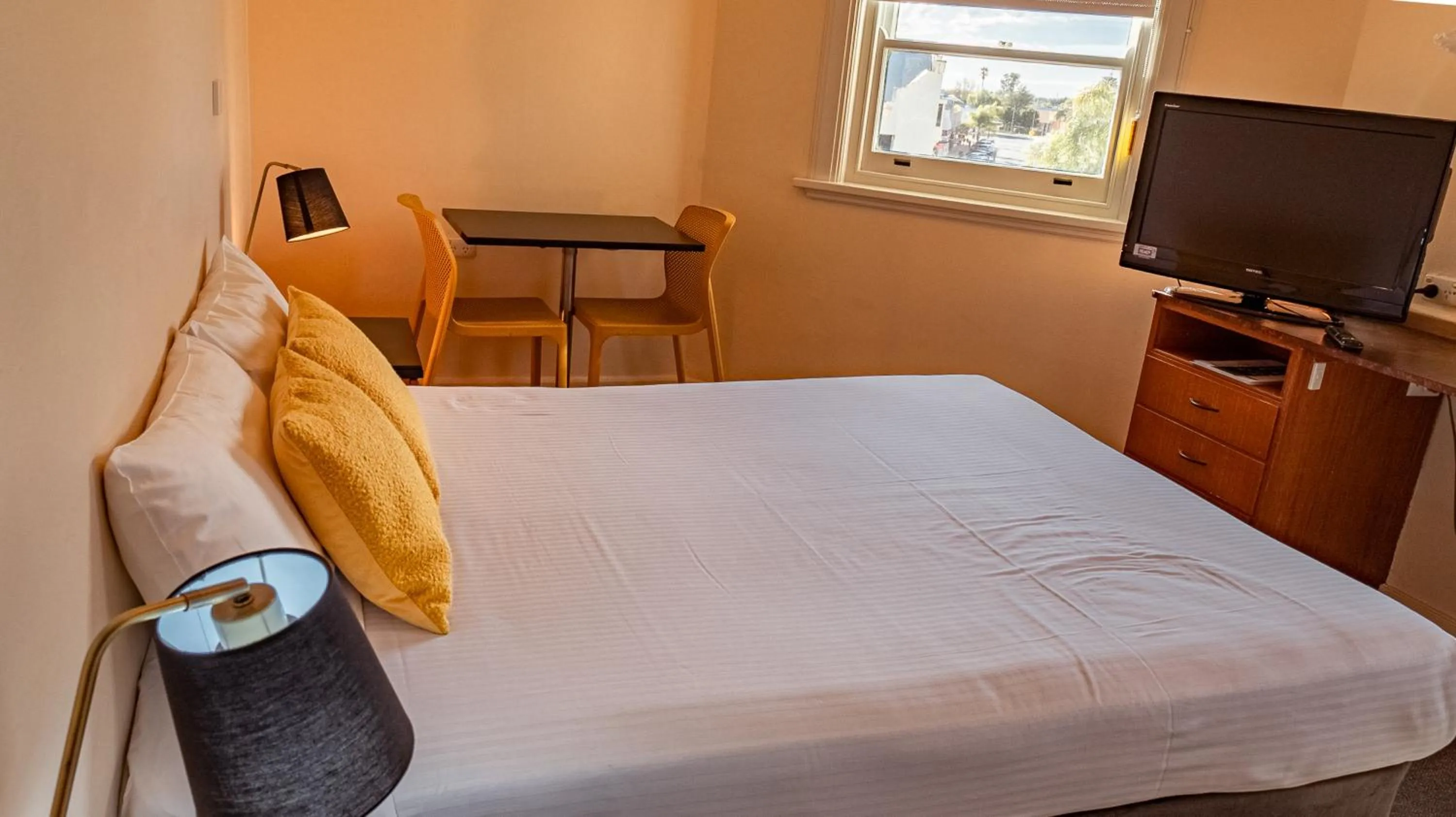 Bed in Hotel Renmark