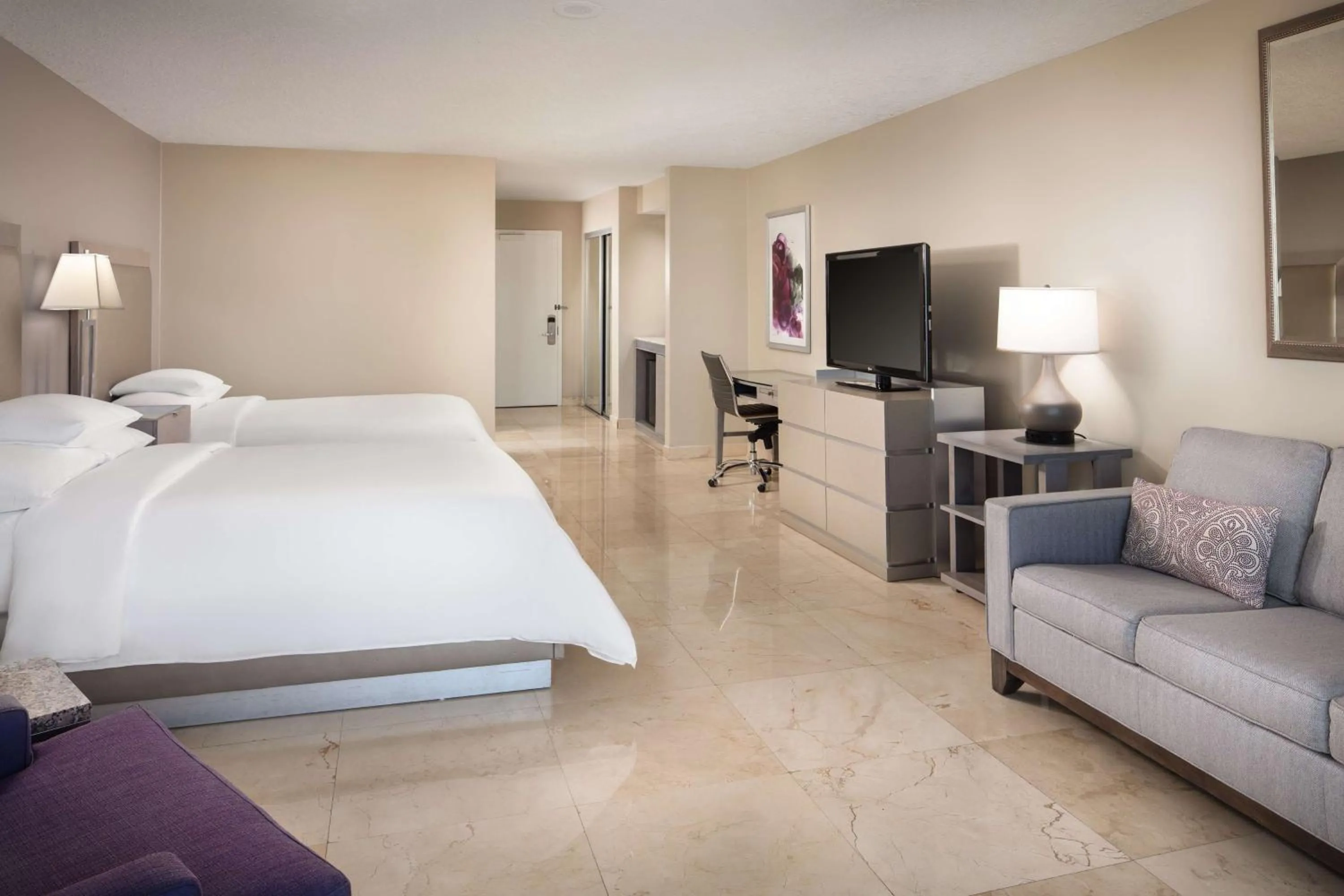 Bedroom, Bed in DoubleTree by Hilton Grand Hotel Biscayne Bay