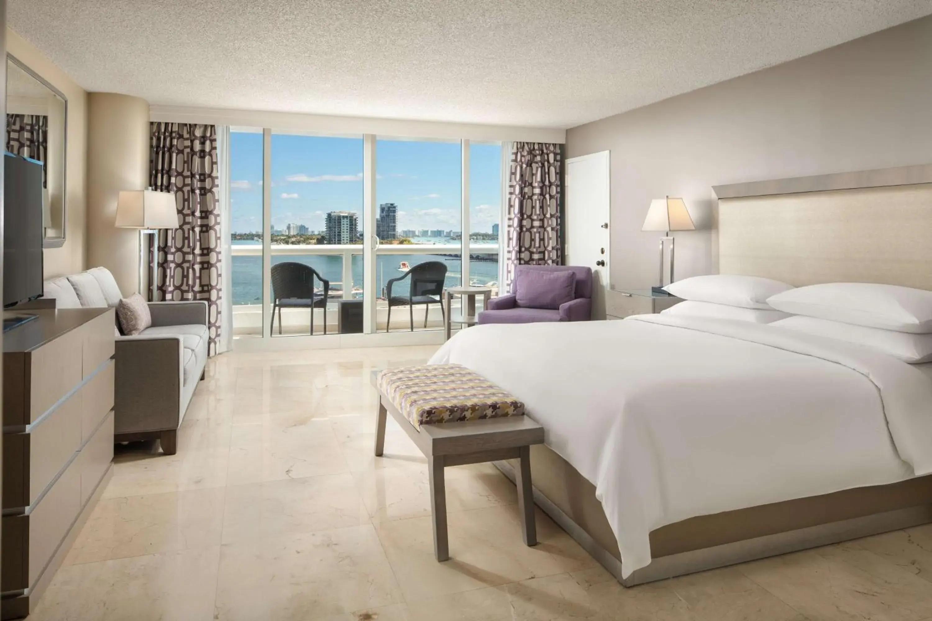 King Room with Bay View - Disability Access/Roll-In Shower in DoubleTree by Hilton Grand Hotel Biscayne Bay King Room with Bay View - Disability Access/Roll-In Shower in DoubleTree by Hilton Grand Hotel Biscayne Bay