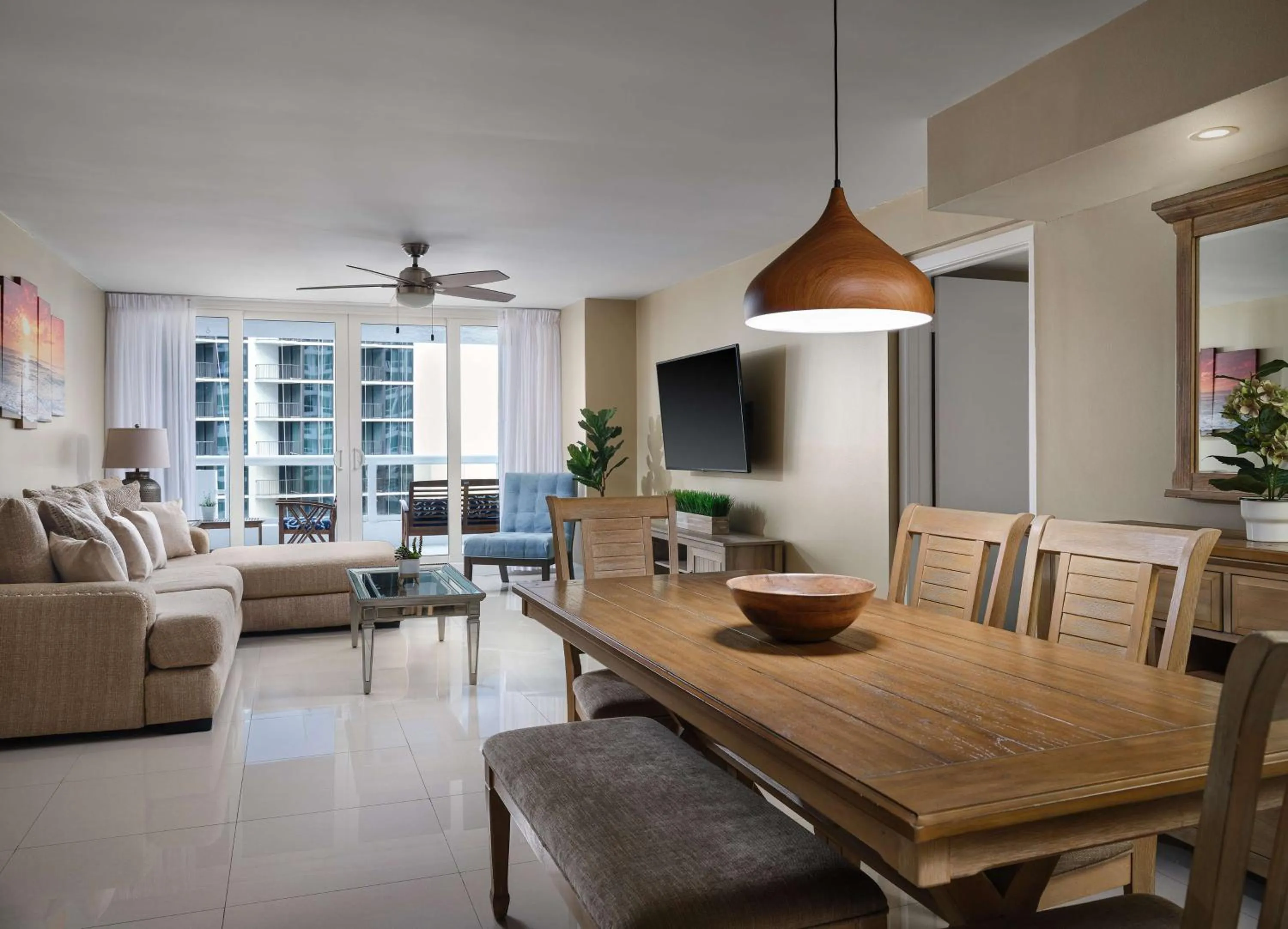 Living room in DoubleTree by Hilton Grand Hotel Biscayne Bay