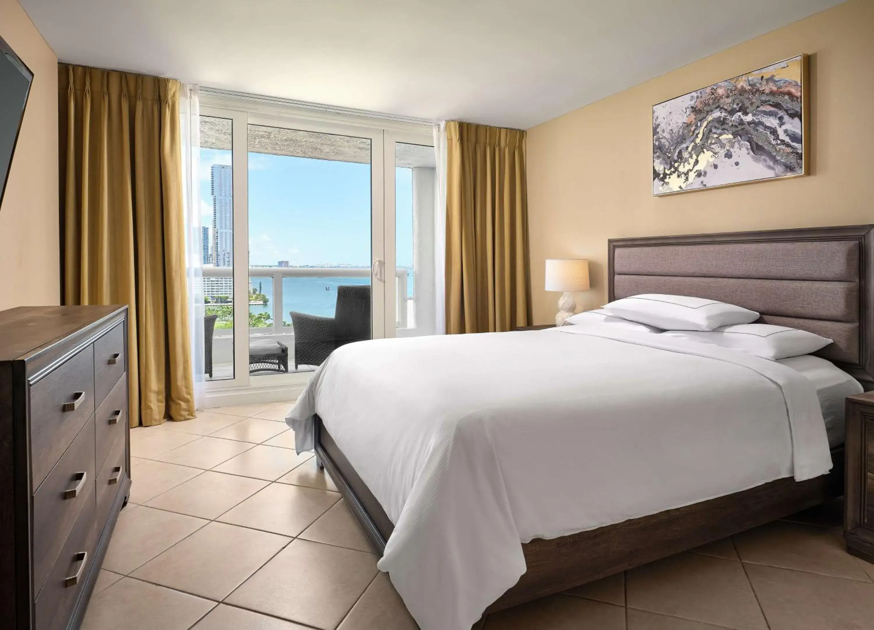 Two-Bedroom Apartment with Kitchen & Balcony in DoubleTree by Hilton Grand Hotel Biscayne Bay Two-Bedroom Apartment with Kitchen & Balcony in DoubleTree by Hilton Grand Hotel Biscayne Bay