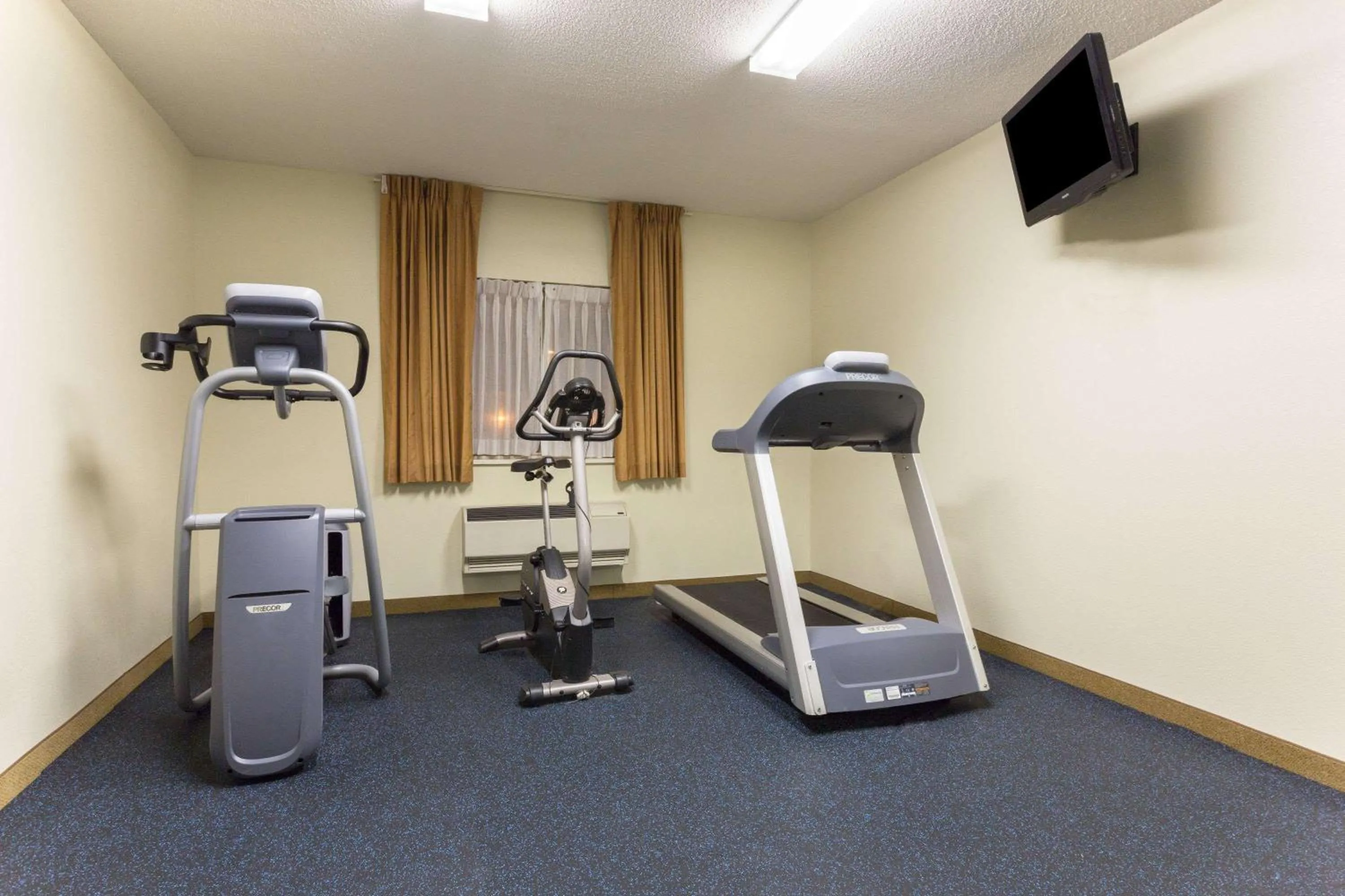 Fitness centre/facilities in Days Inn by Wyndham Colorado Springs Airport