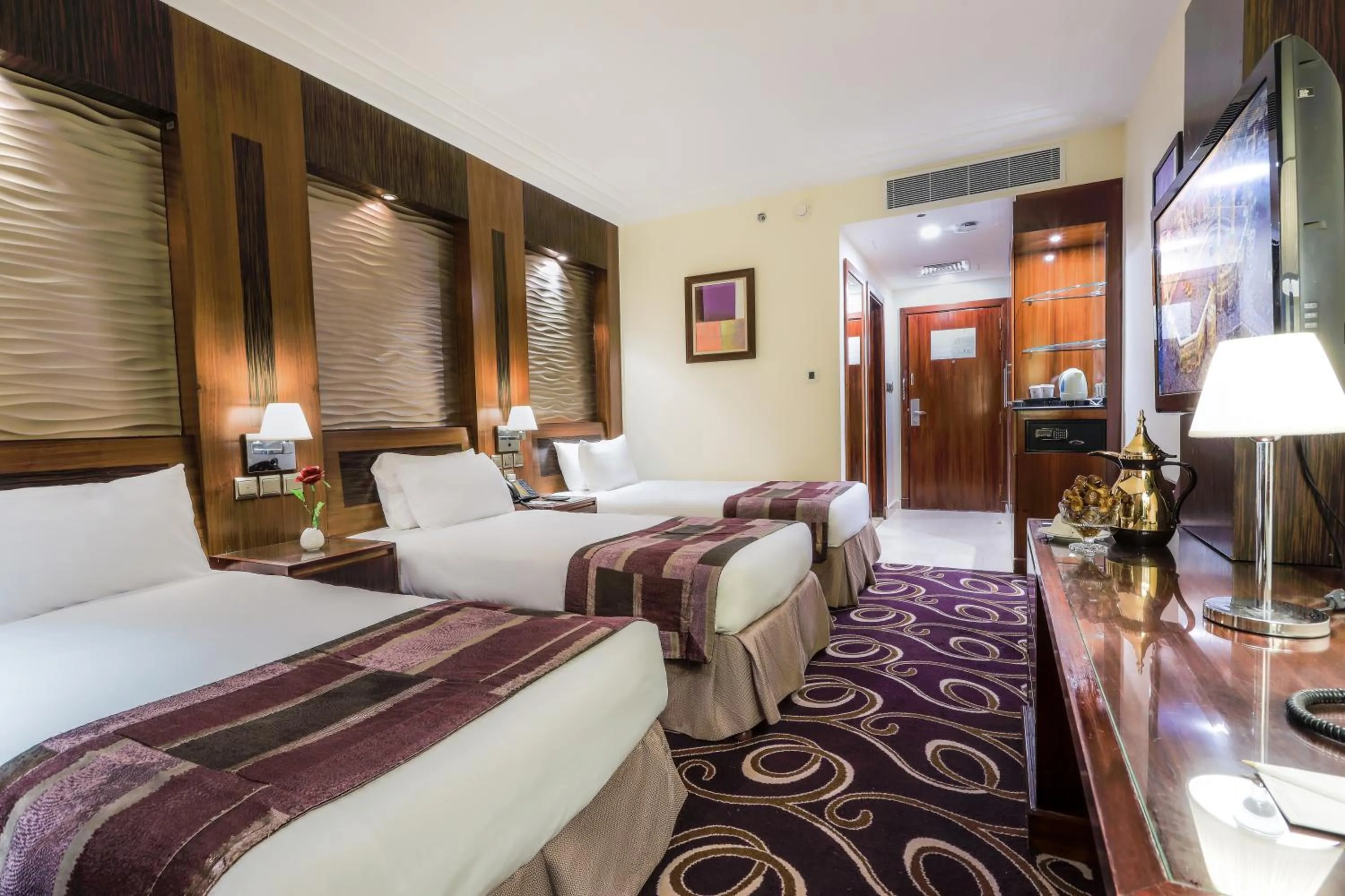 Photo of the whole room, Bed in Elaf Kinda Hotel