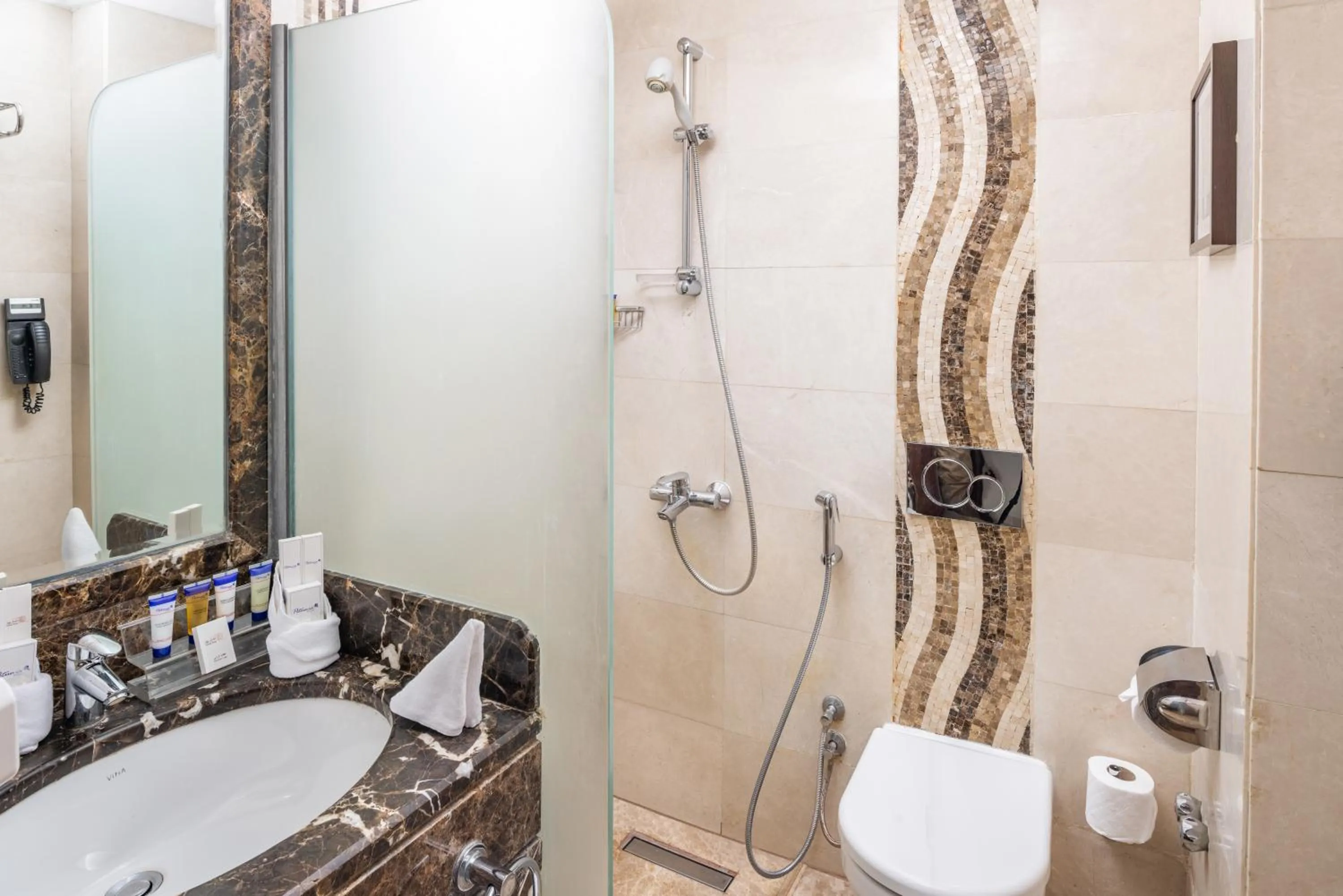 Bathroom in Elaf Kinda Hotel