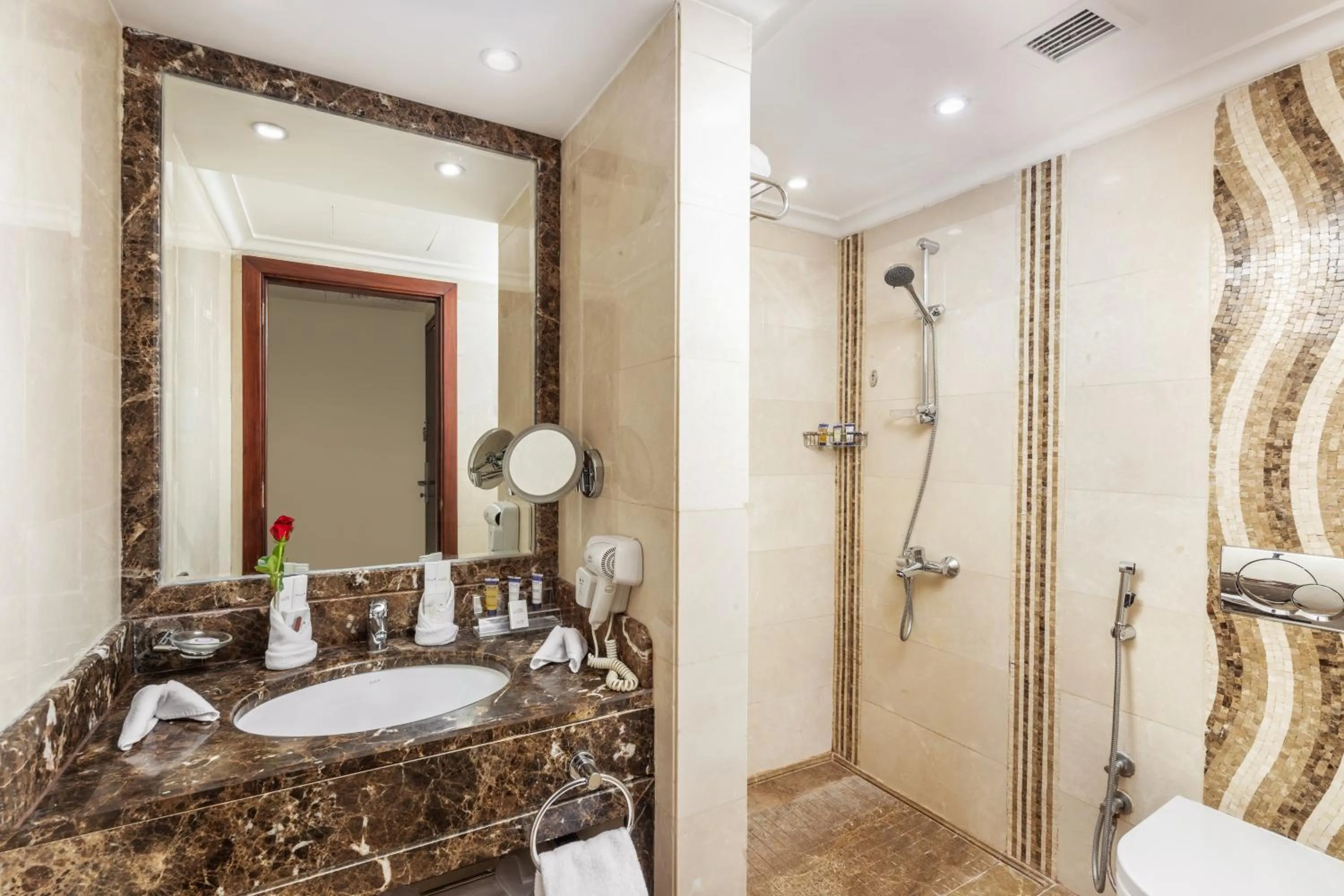 Bathroom in Elaf Kinda Hotel