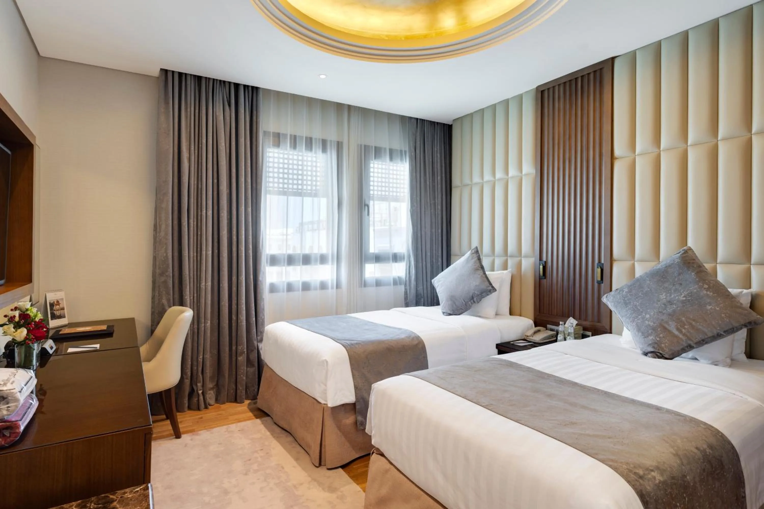 Bed in The Oberoi Madina المدينة أوبروي