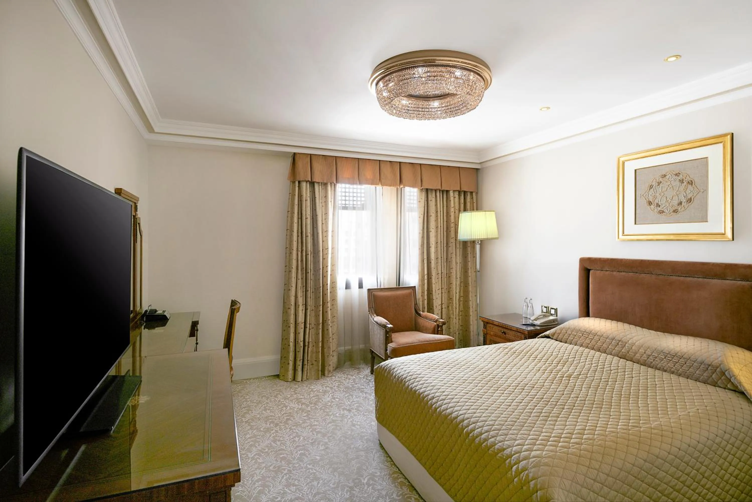 Bedroom, Bed in The Oberoi Madina المدينة أوبروي