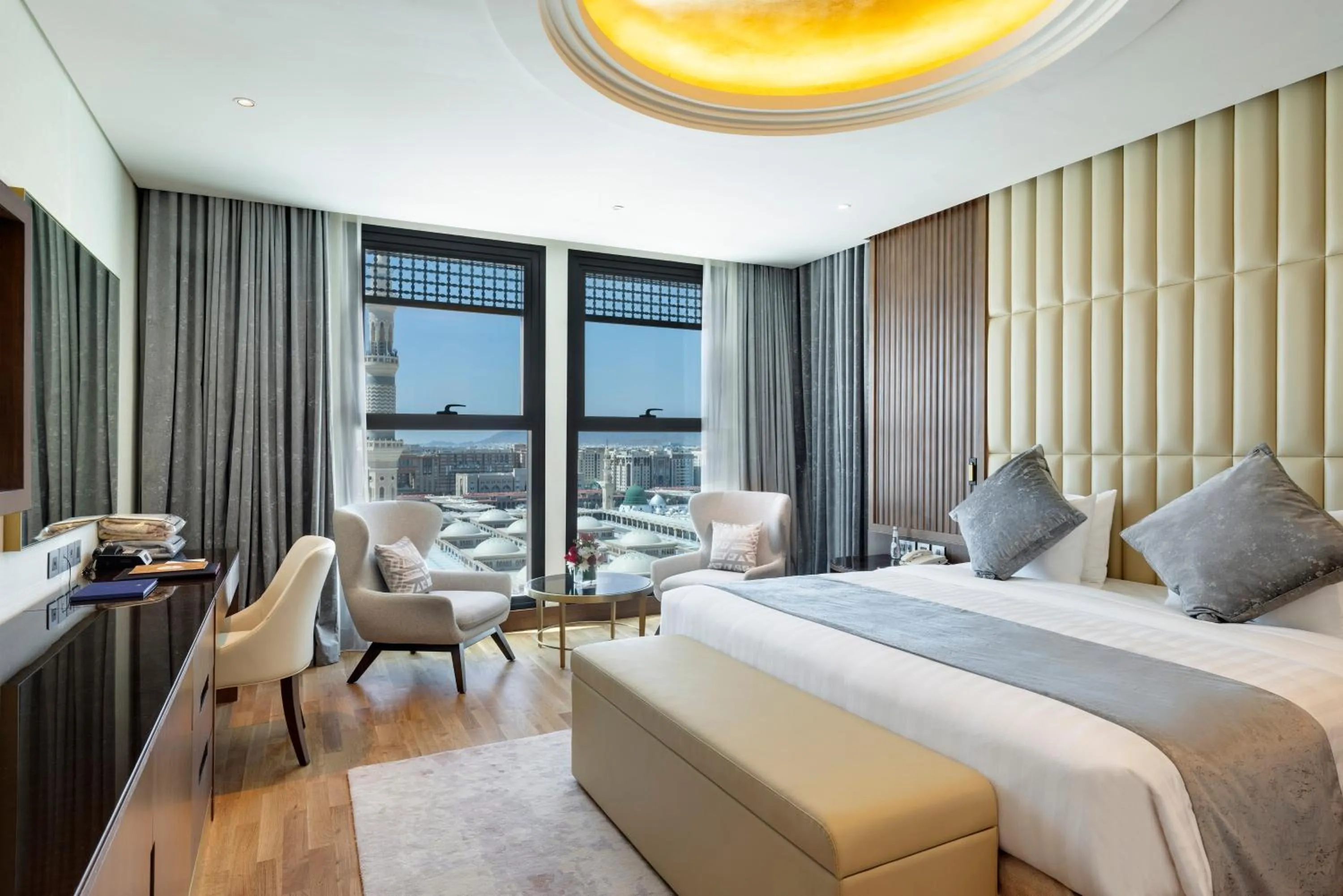 Bedroom, Bed in The Oberoi Madina المدينة أوبروي