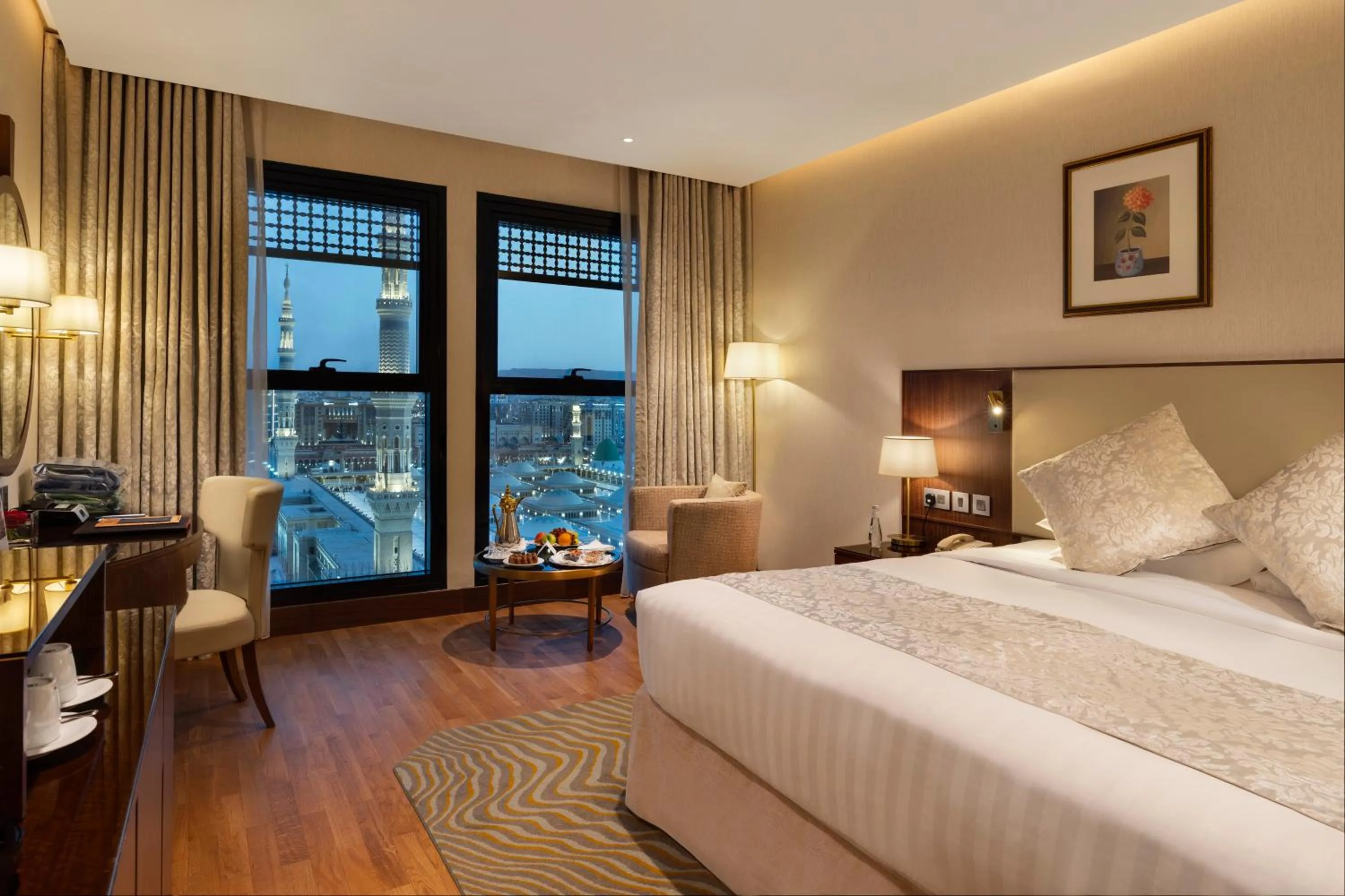 Bedroom, Bed in The Oberoi Madina المدينة أوبروي