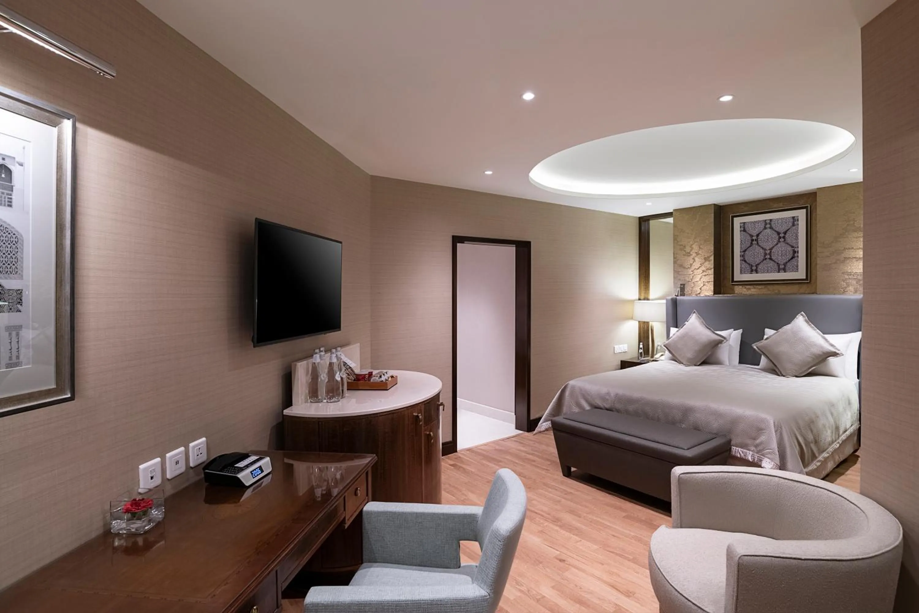 Bed in The Oberoi Madina المدينة أوبروي