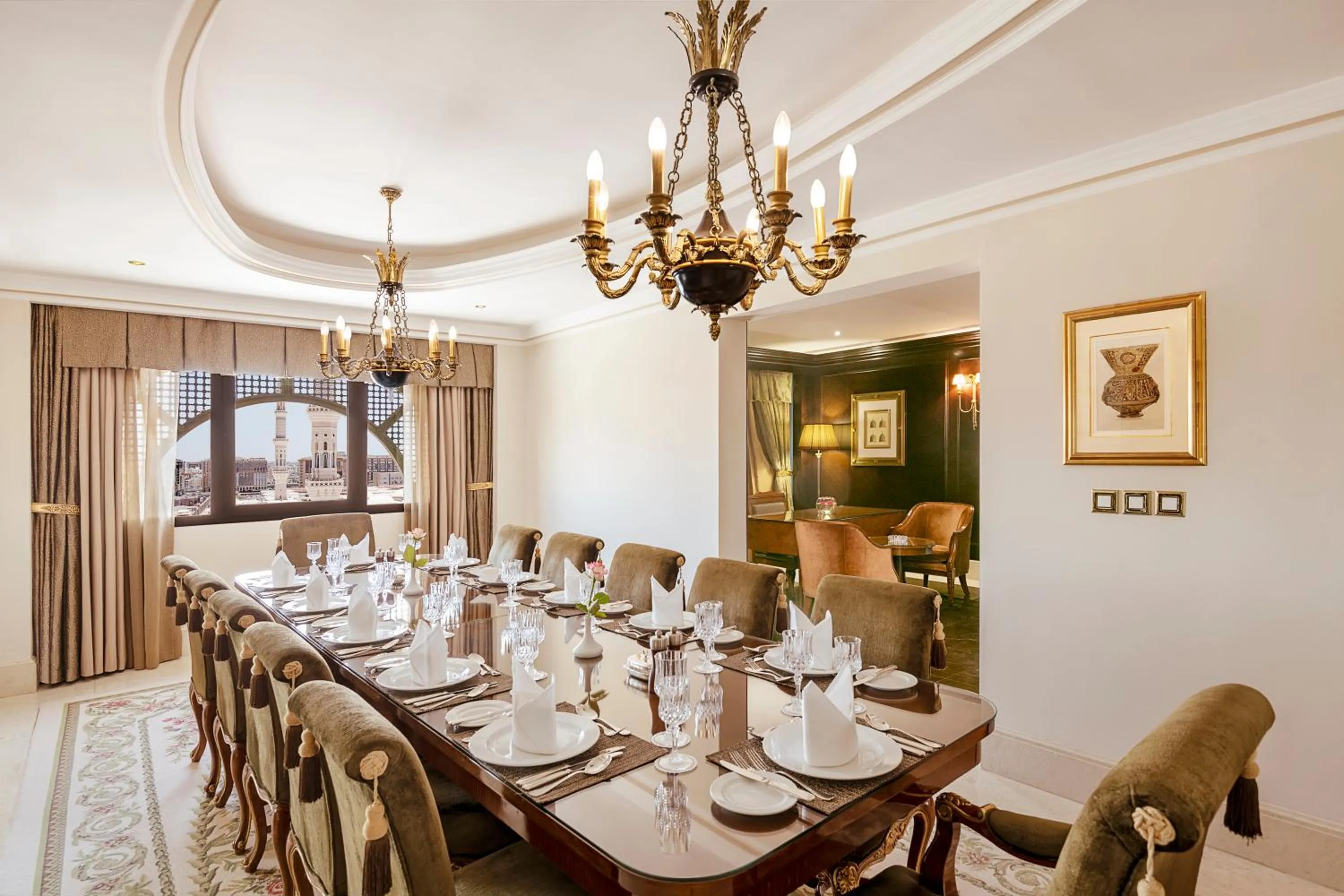 Dining area in The Oberoi Madina المدينة أوبروي