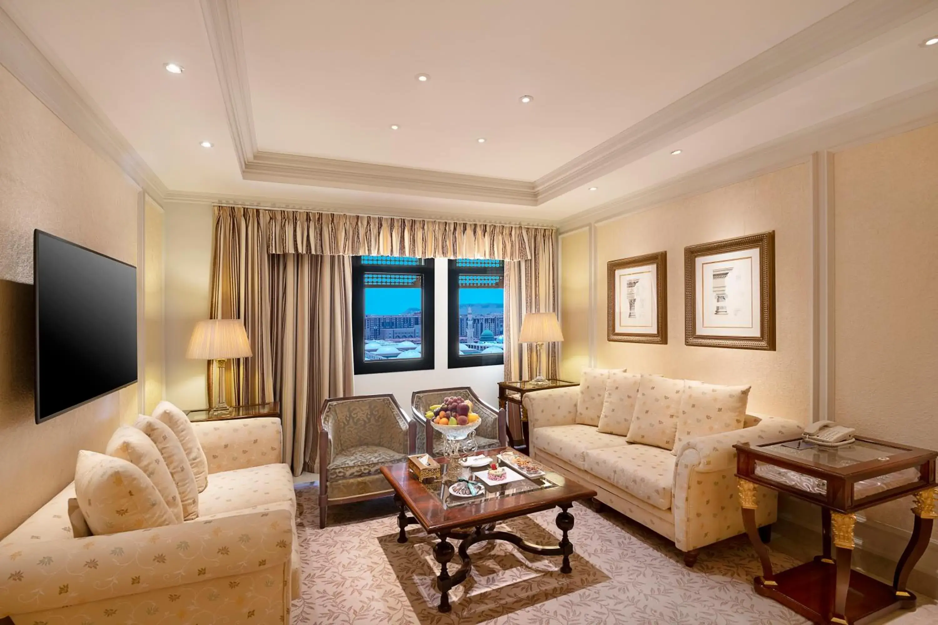 Royal Suite Haram View in The Oberoi Madina المدينة أوبروي Royal Suite Haram View in The Oberoi Madina المدينة أوبروي