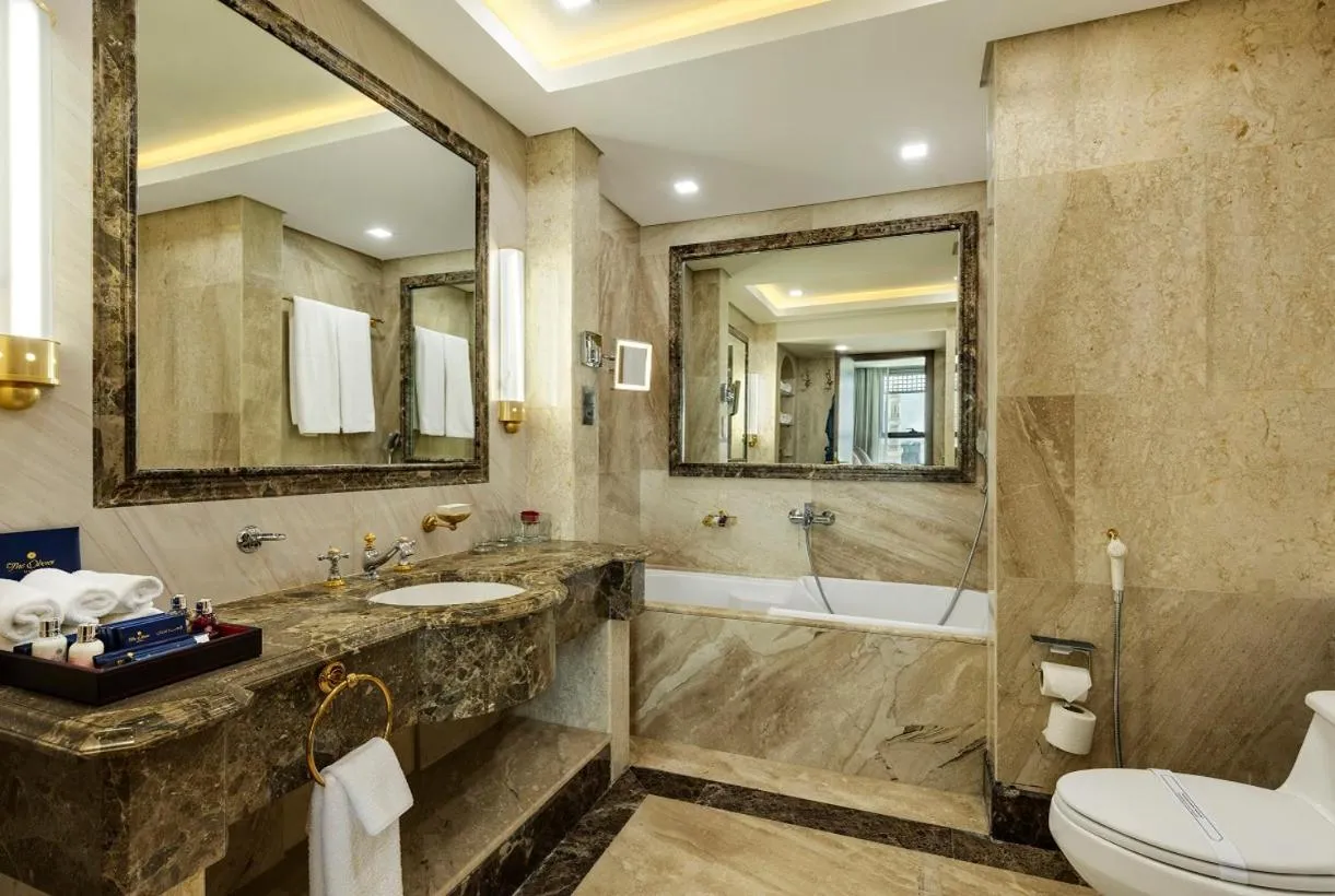 Bathroom in The Oberoi Madina المدينة أوبروي