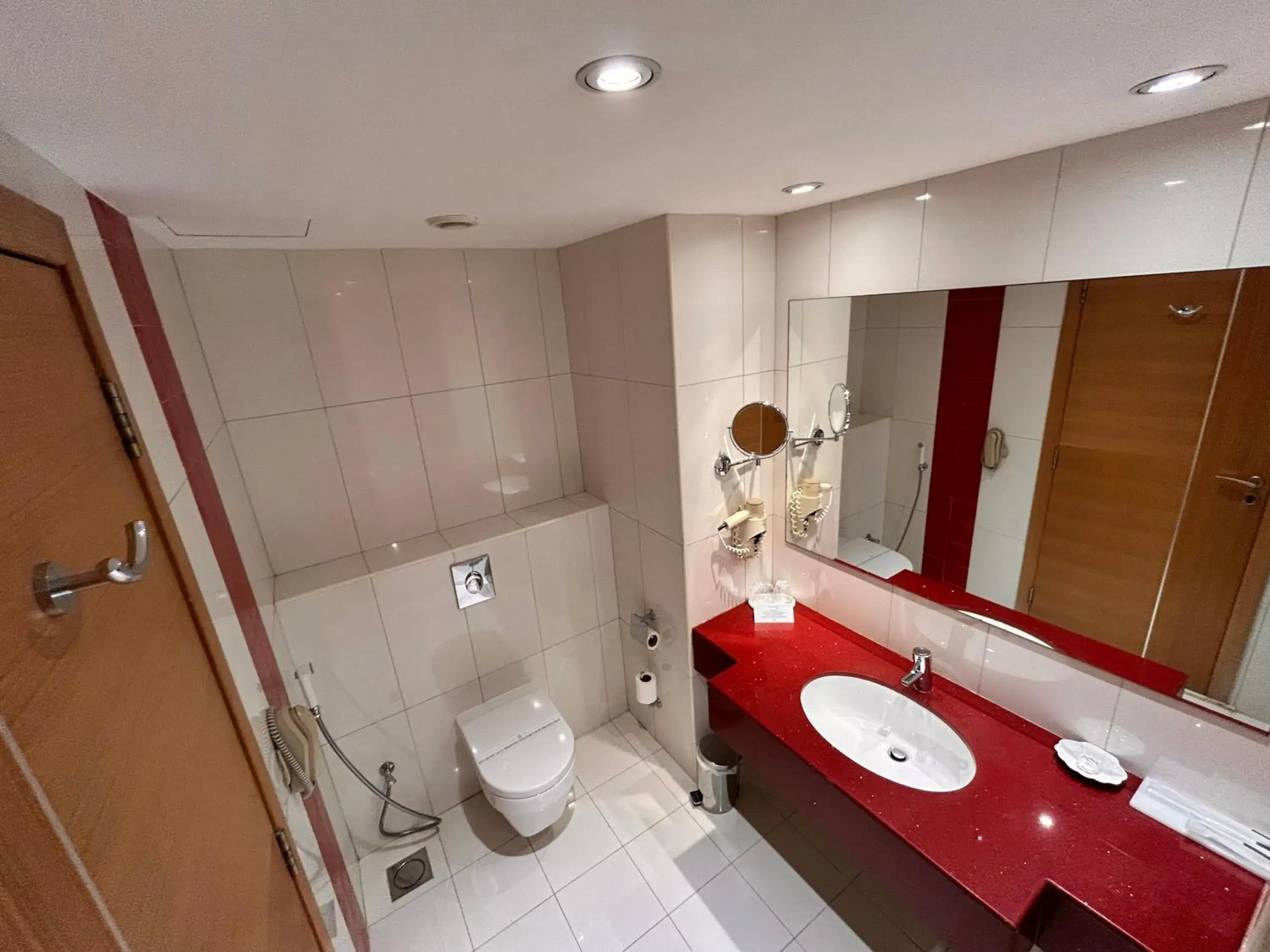 Standard Room Twin Bed in Golden Tulip Muscat Standard Room Twin Bed in Golden Tulip Muscat