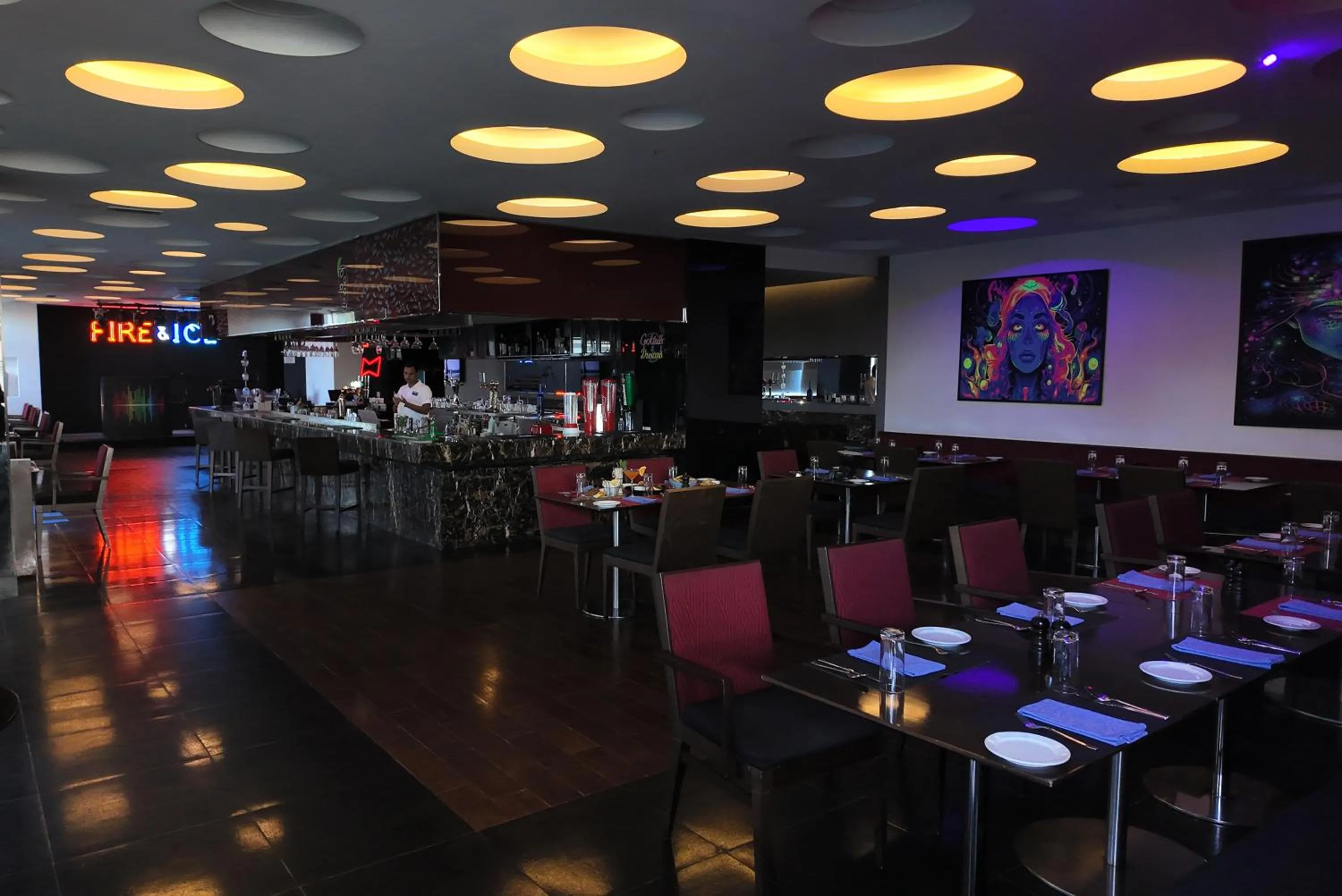 Restaurant/places to eat in Golden Tulip Muscat