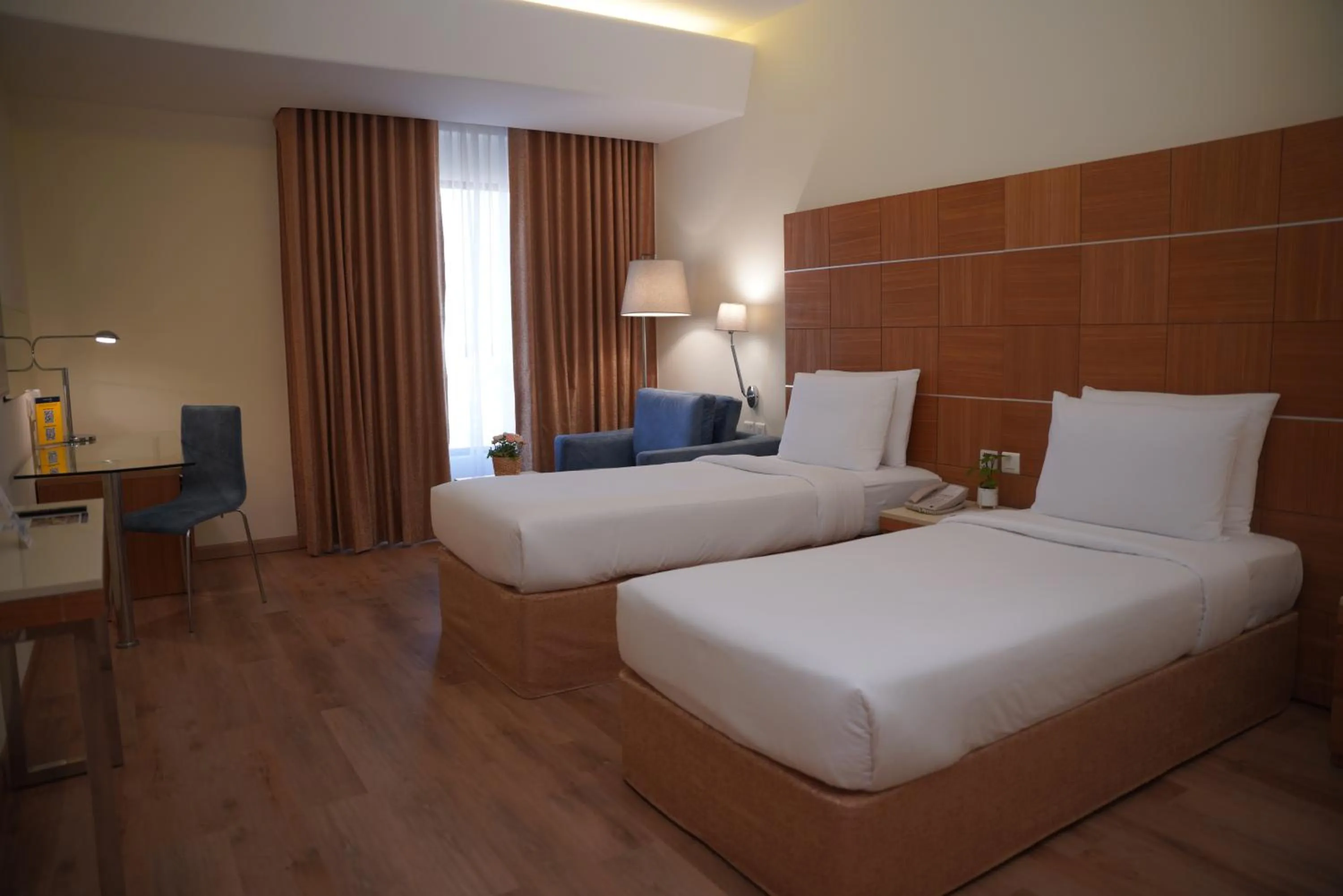 Bedroom, Bed in Golden Tulip Muscat