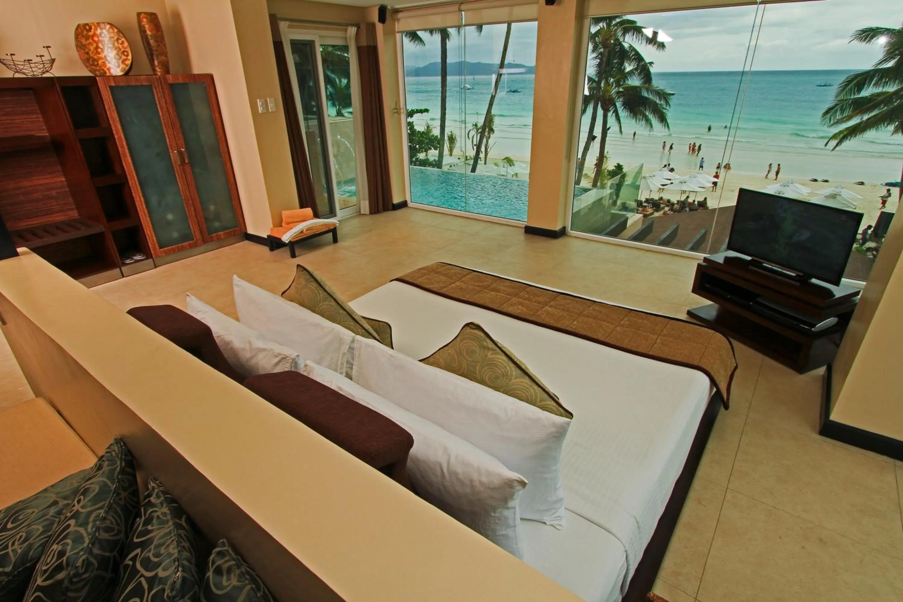Bed in Two Seasons Boracay Resort