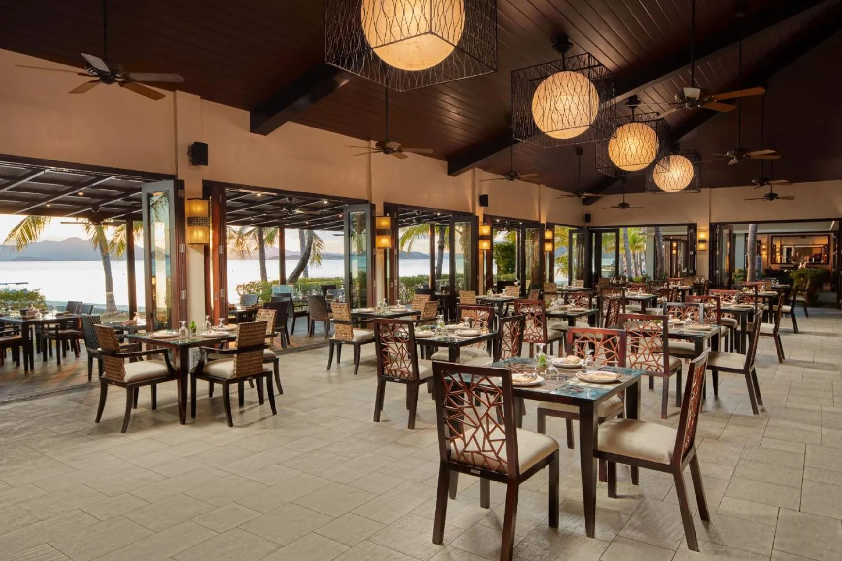 Restaurant/places to eat in Two Seasons Coron Island Resort