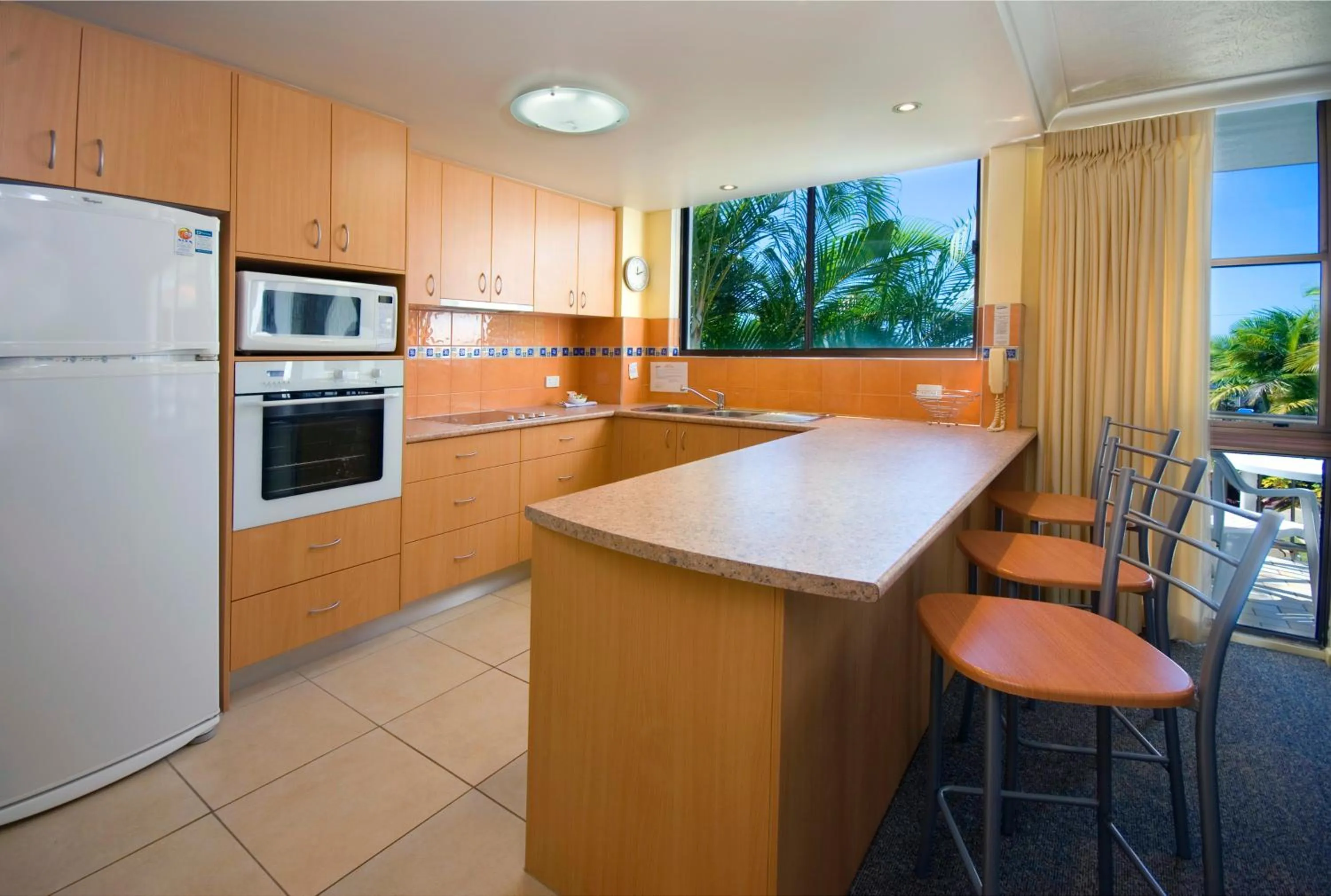Kitchen or kitchenette in Headland Tropicana Resort