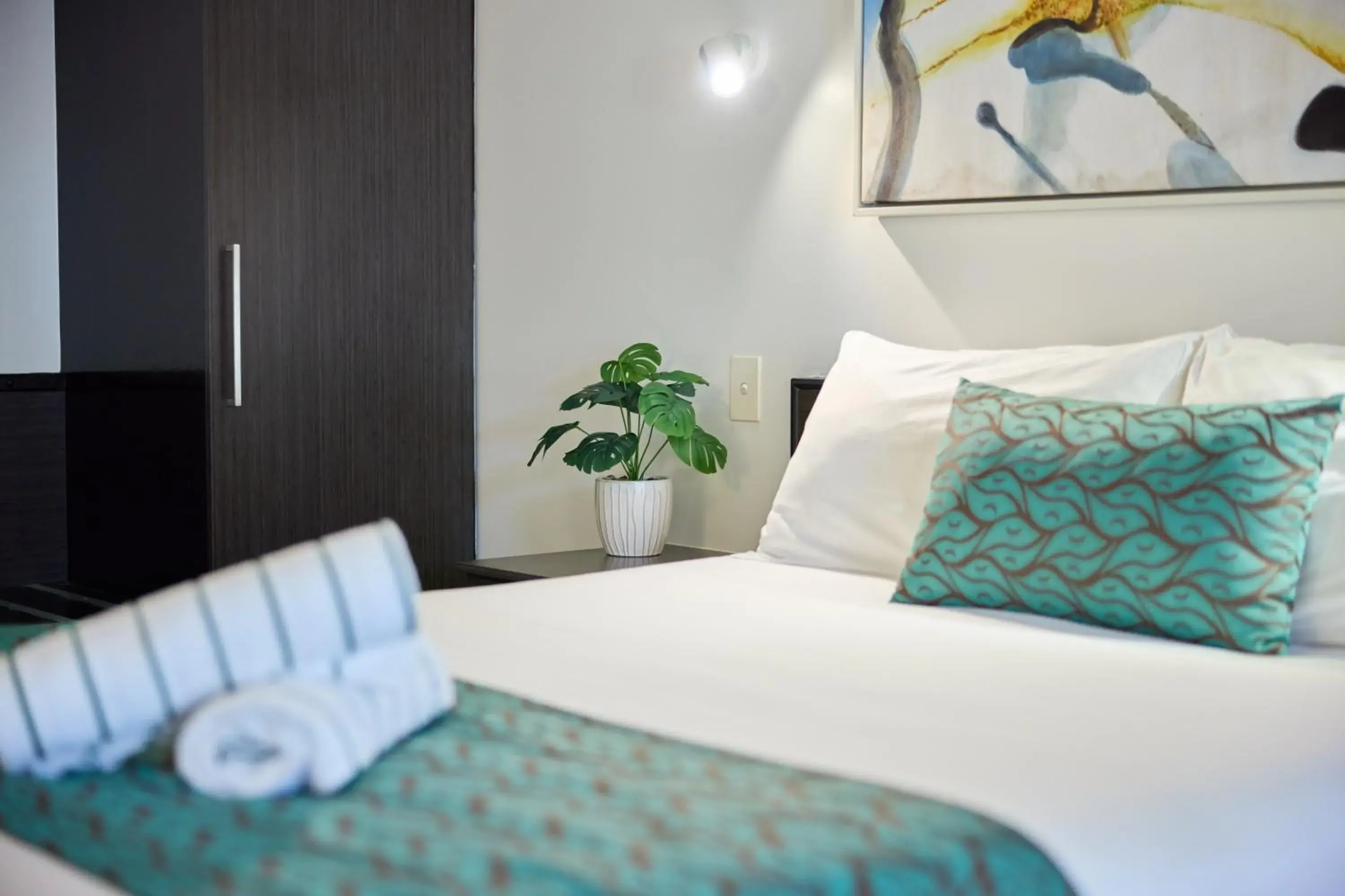 Queen Room - Beachfront in Club Wyndham Mission Beach Queen Room - Beachfront in Club Wyndham Mission Beach