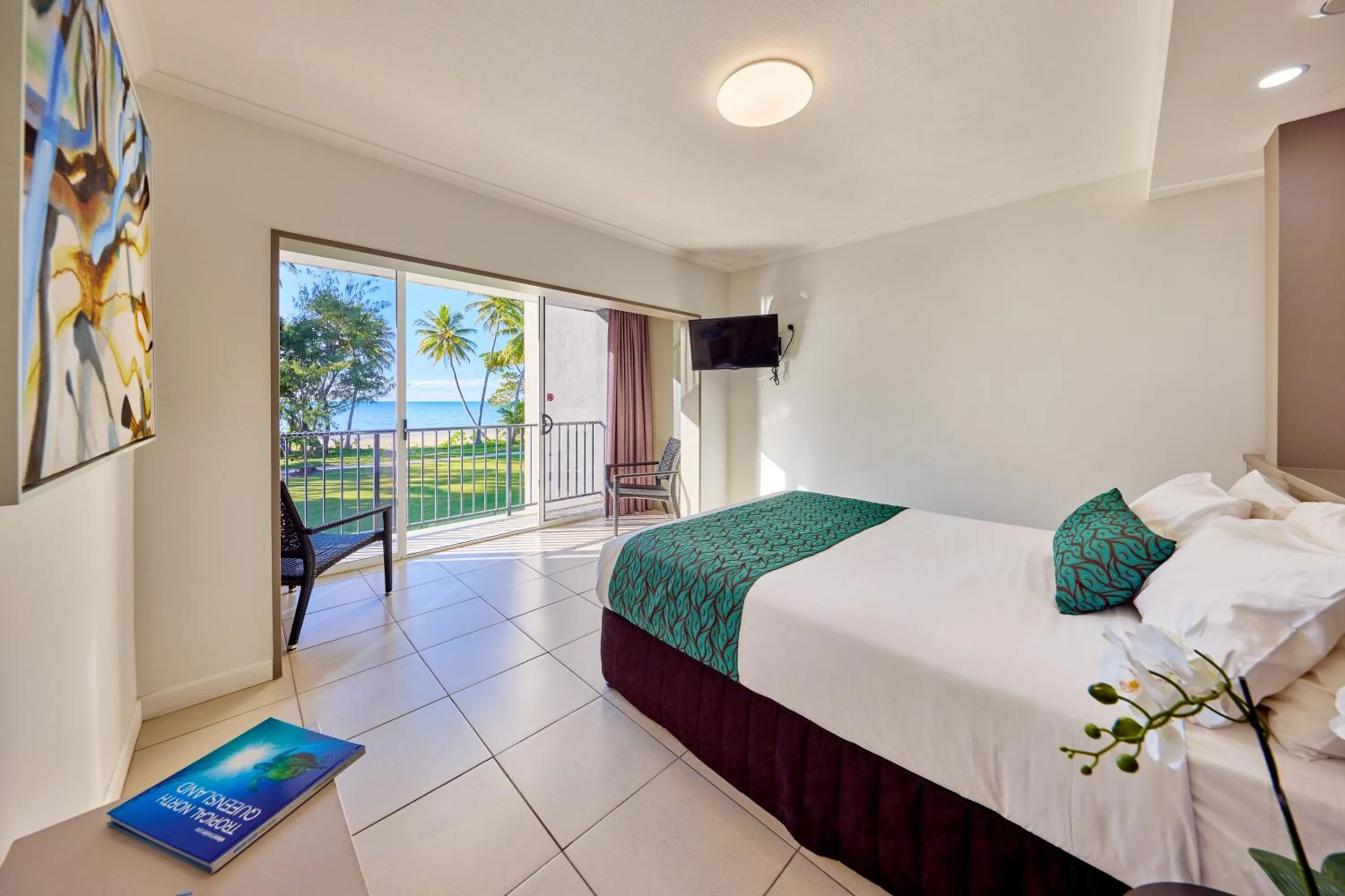 Bed in Club Wyndham Mission Beach