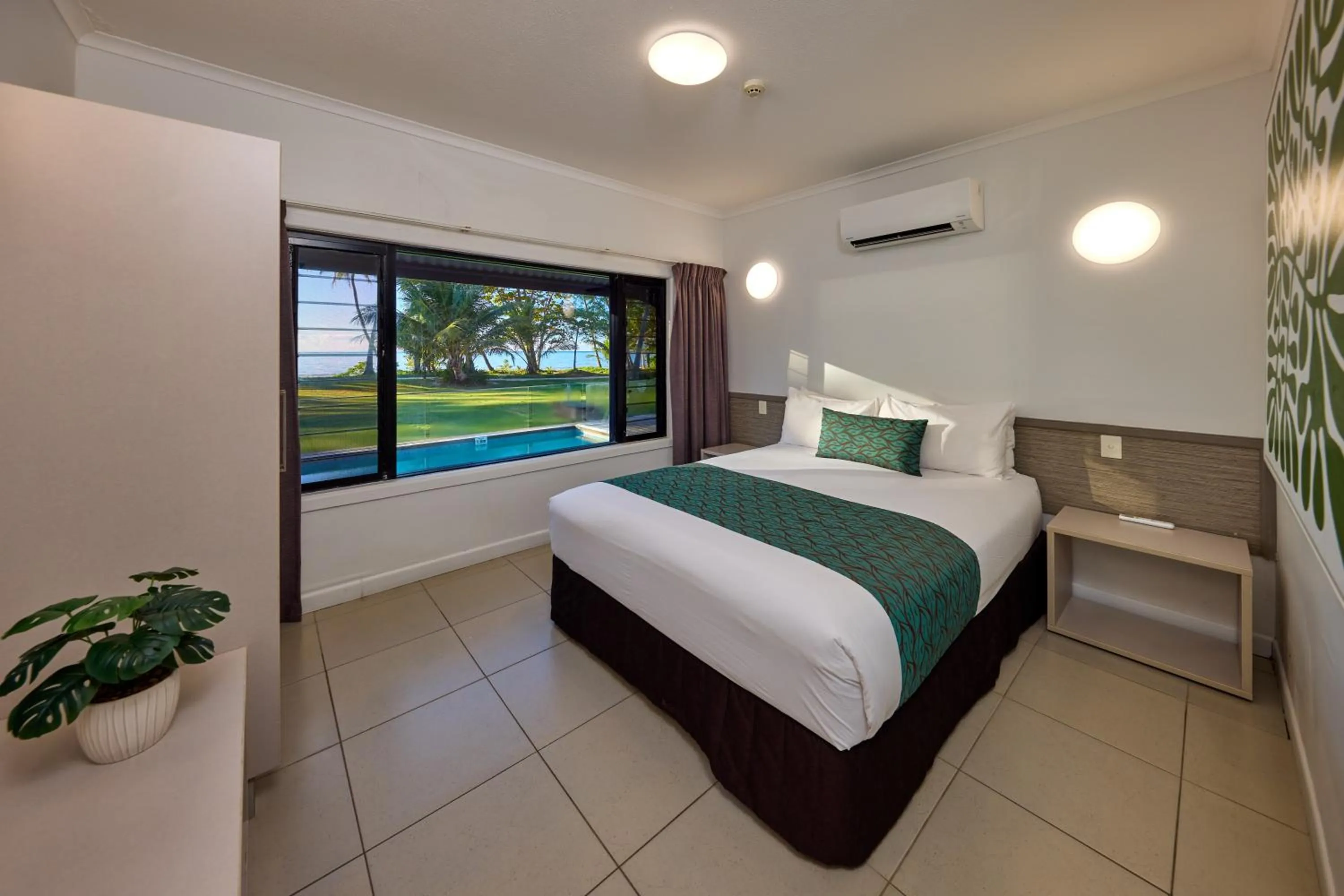 Bed in Club Wyndham Mission Beach