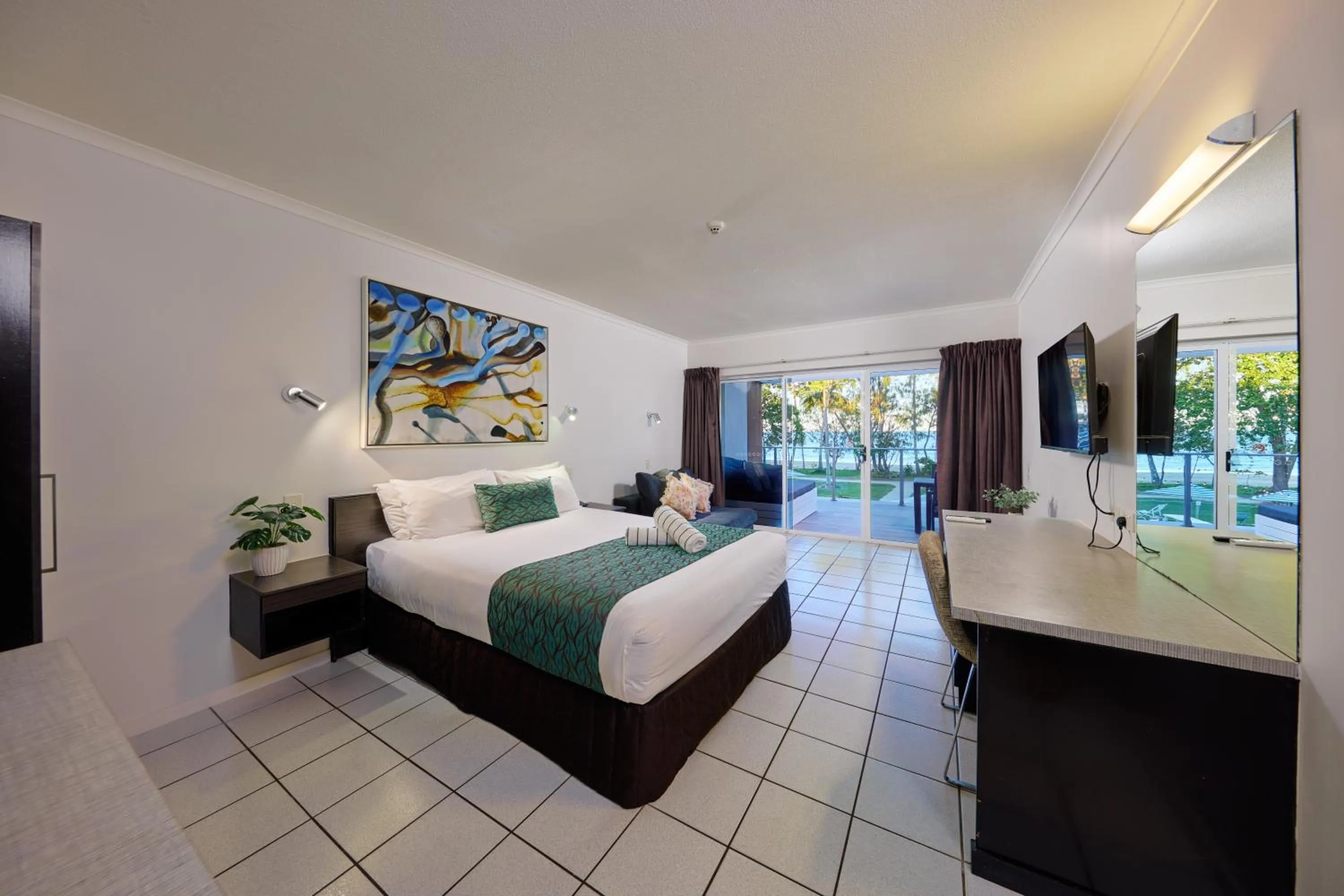 Bed in Club Wyndham Mission Beach