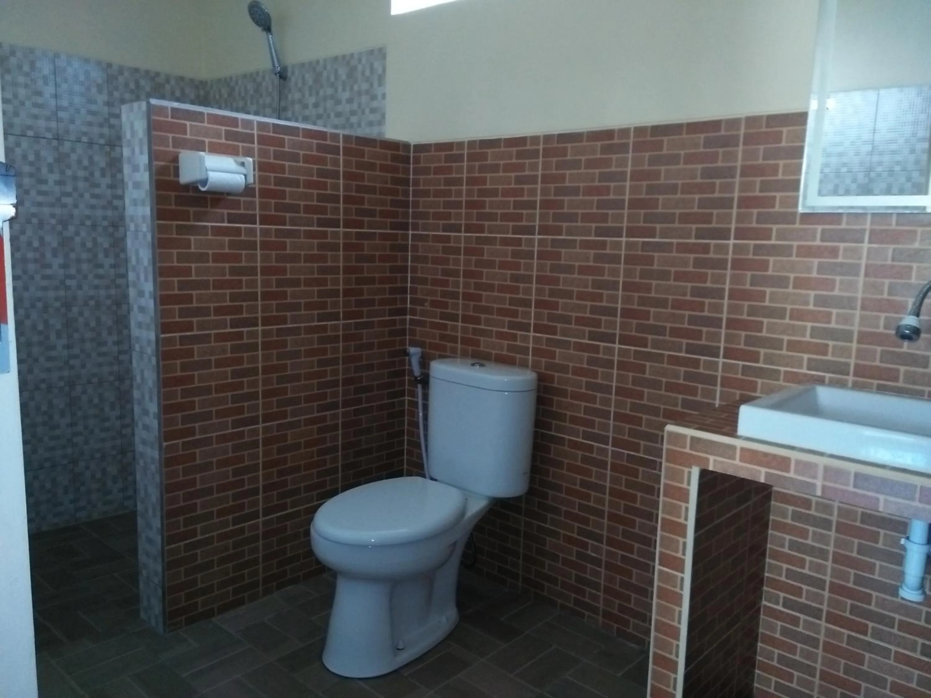 Toilet in Puri Mandhara Lovina