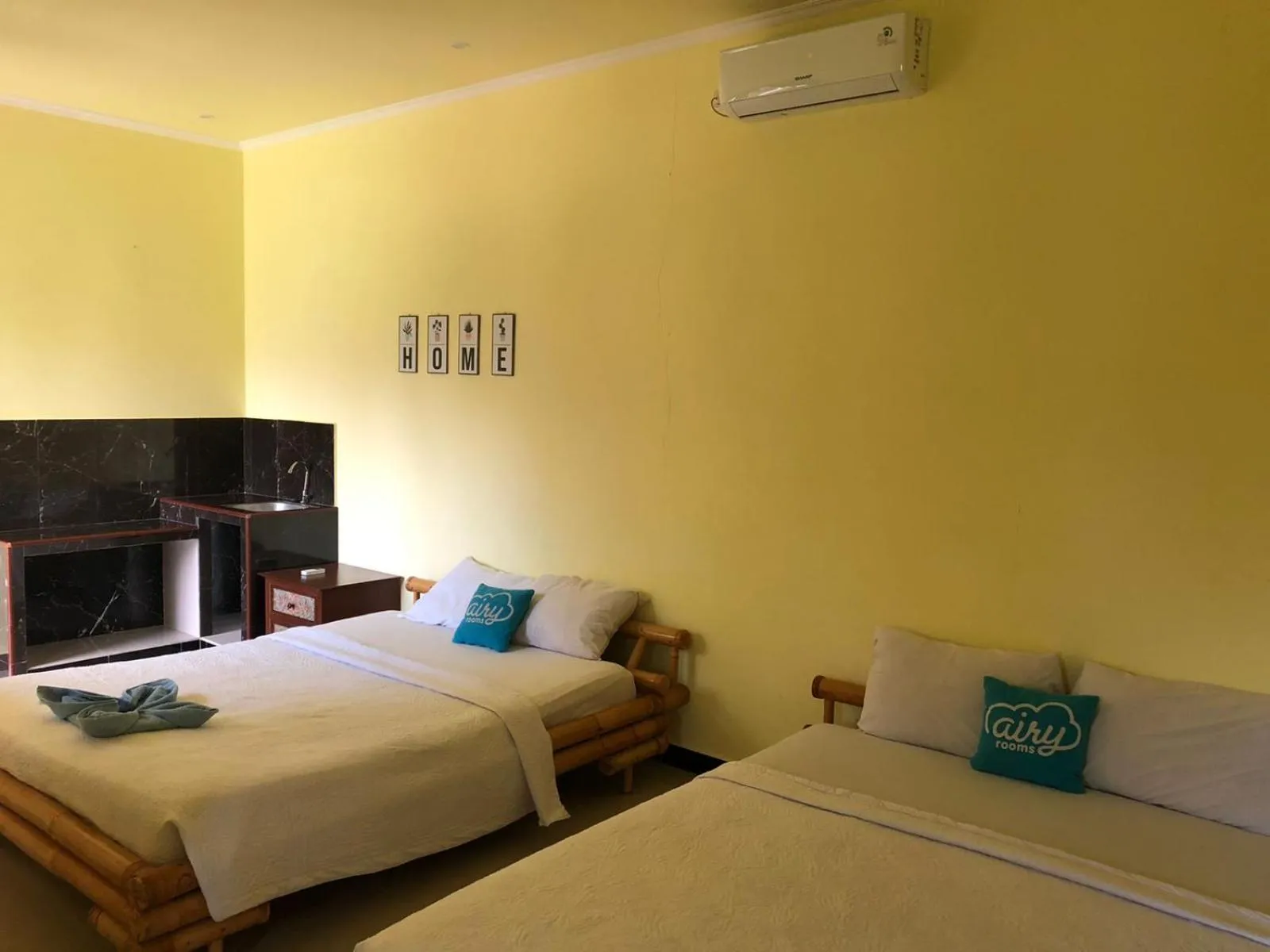 Bed in Puri Mandhara Lovina